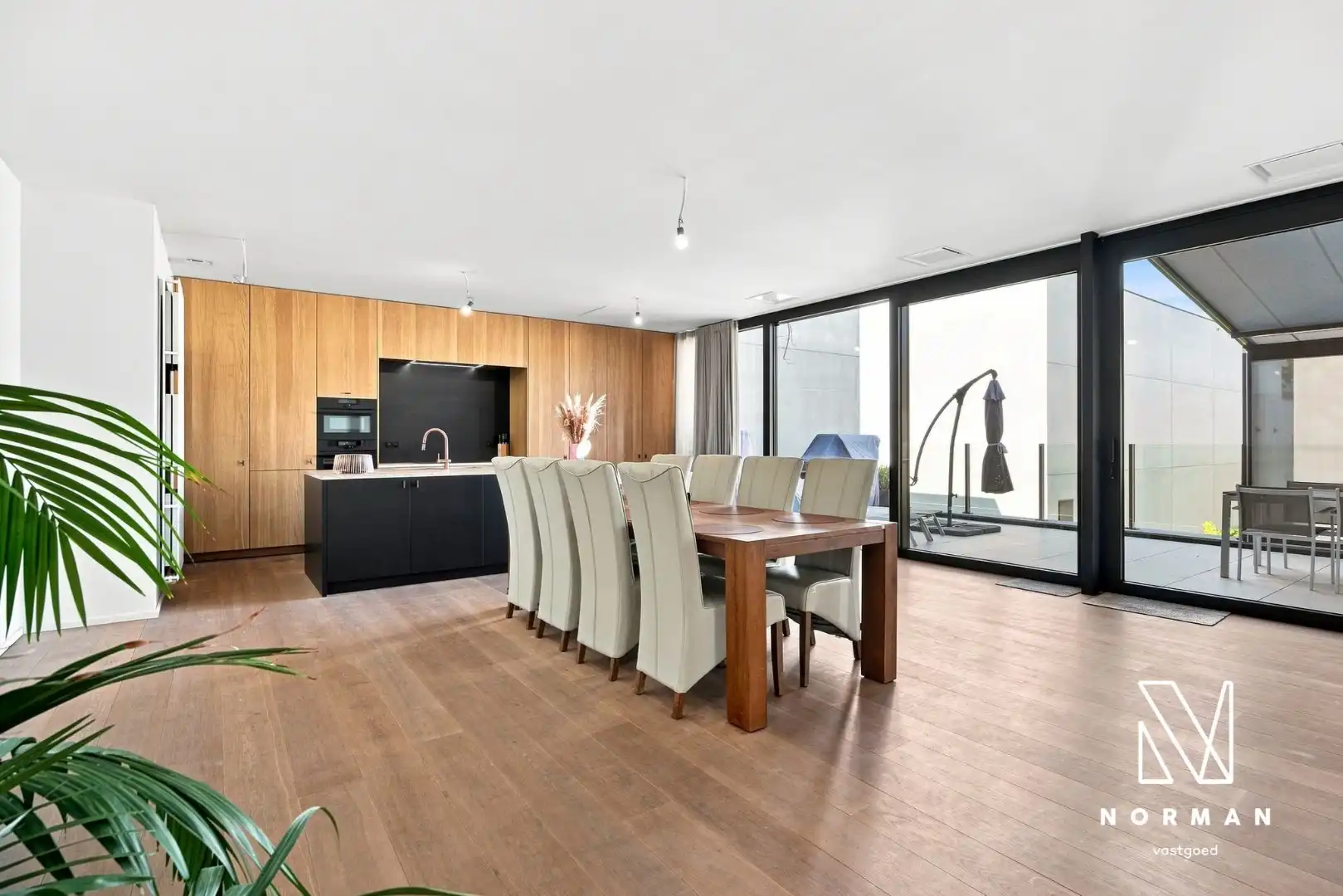 Bedrijfswoning op 1186 m² met luxueuze woonst. foto 10