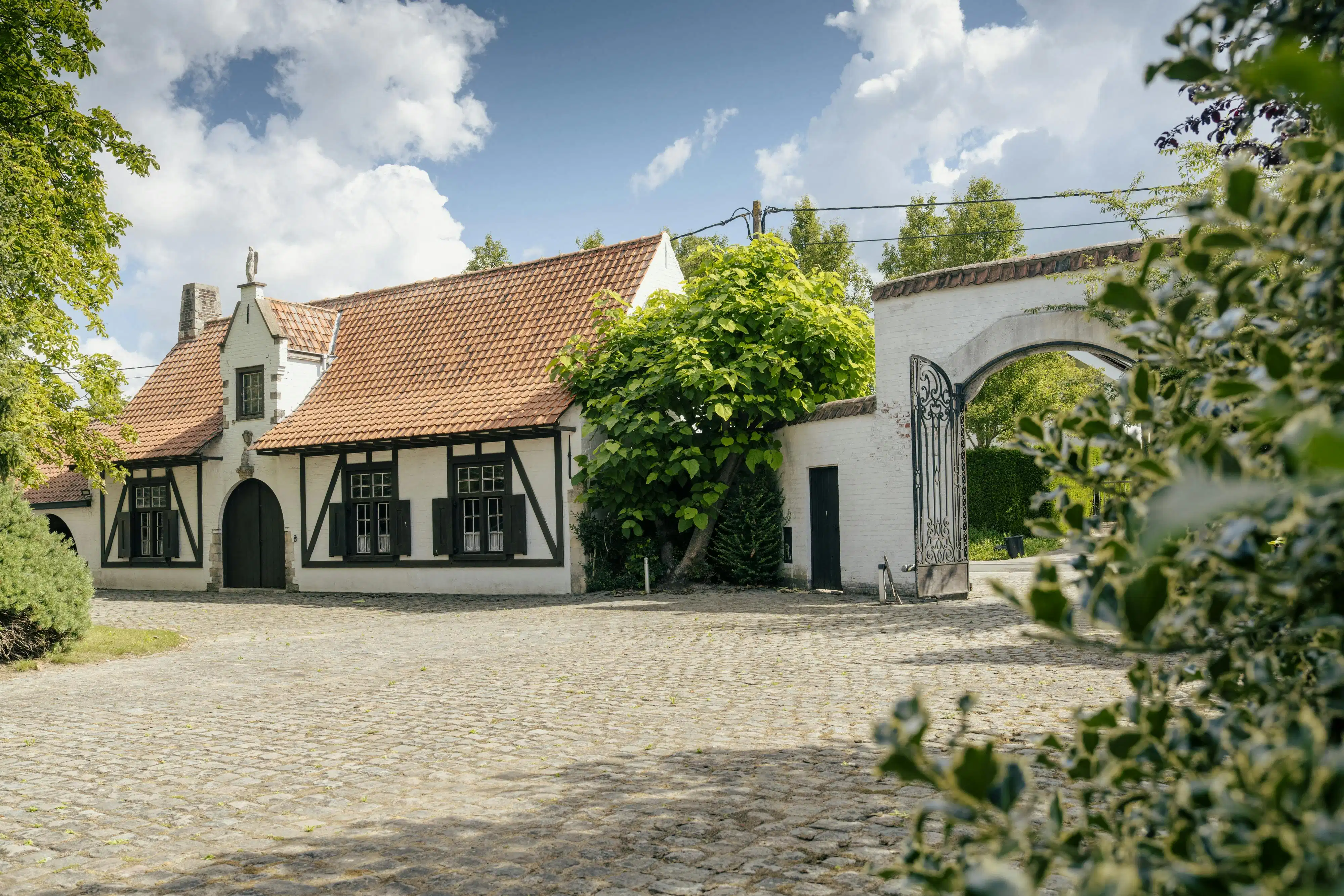 Unieke villa met vijver te koop aan de rand van Roeselare foto 39