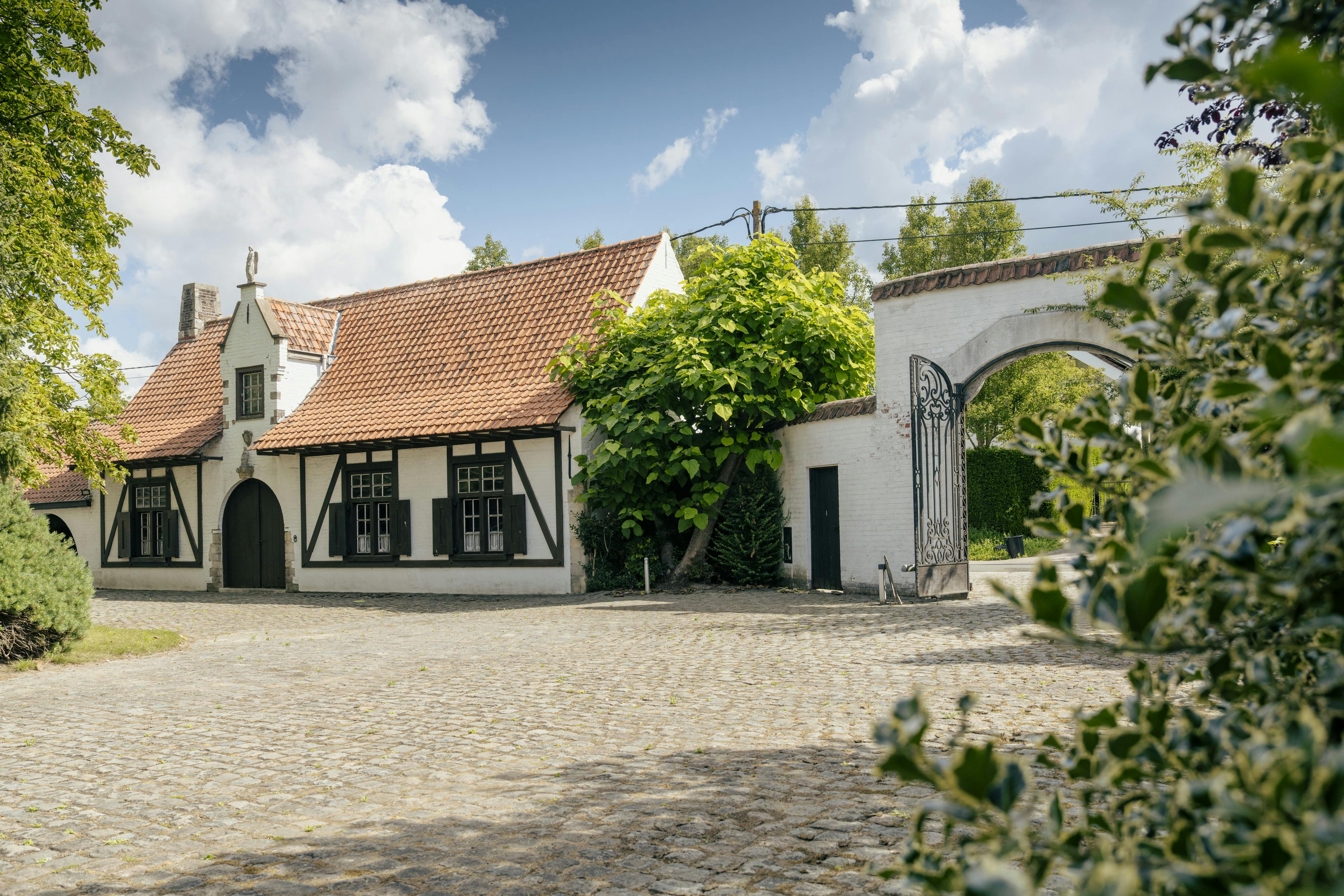 Unieke villa met vijver te koop aan de rand van Roeselare foto 41