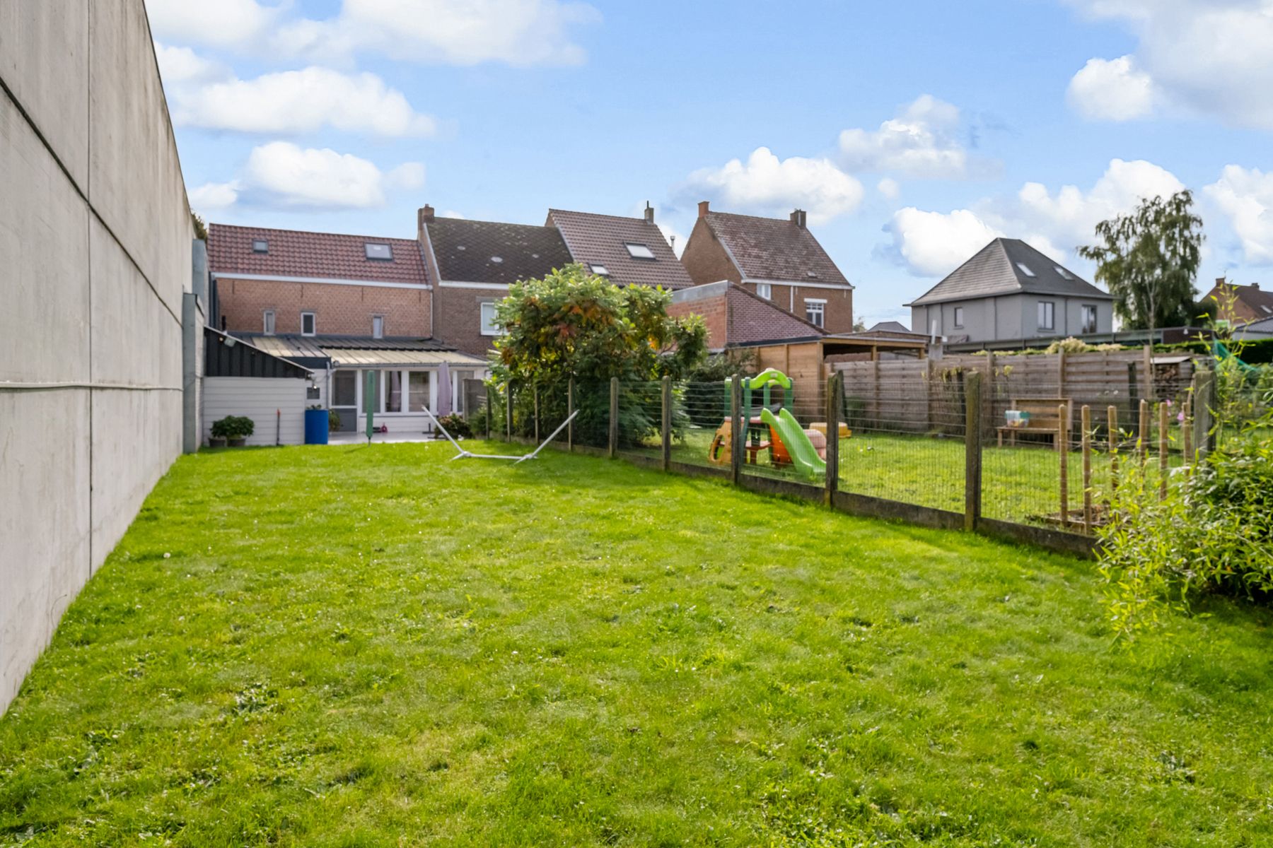 Compromis in opmaak: Instapklare woning met tuin en oprit ! foto 16