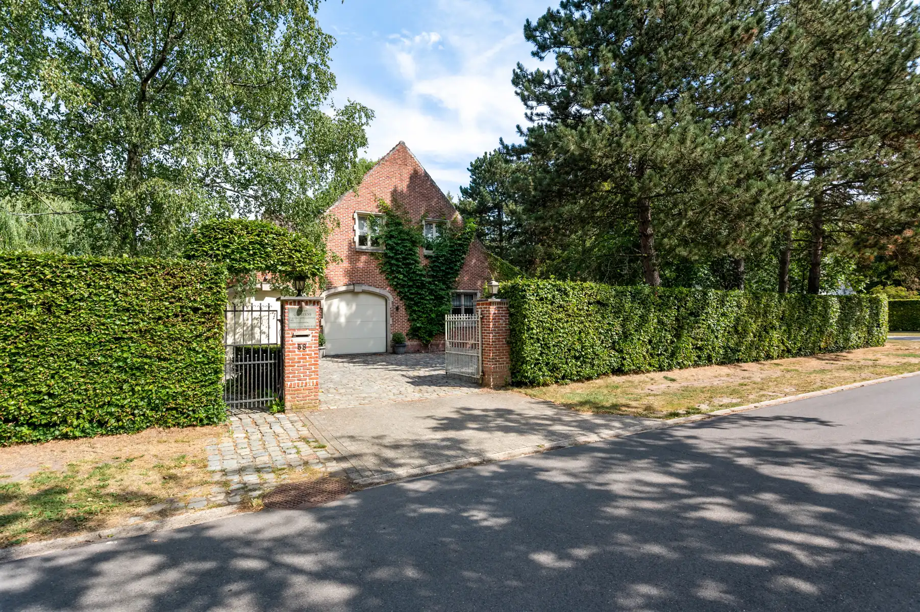 Ruime villa met aparte praktijkruimte op ca. 2.168 m2. foto 30