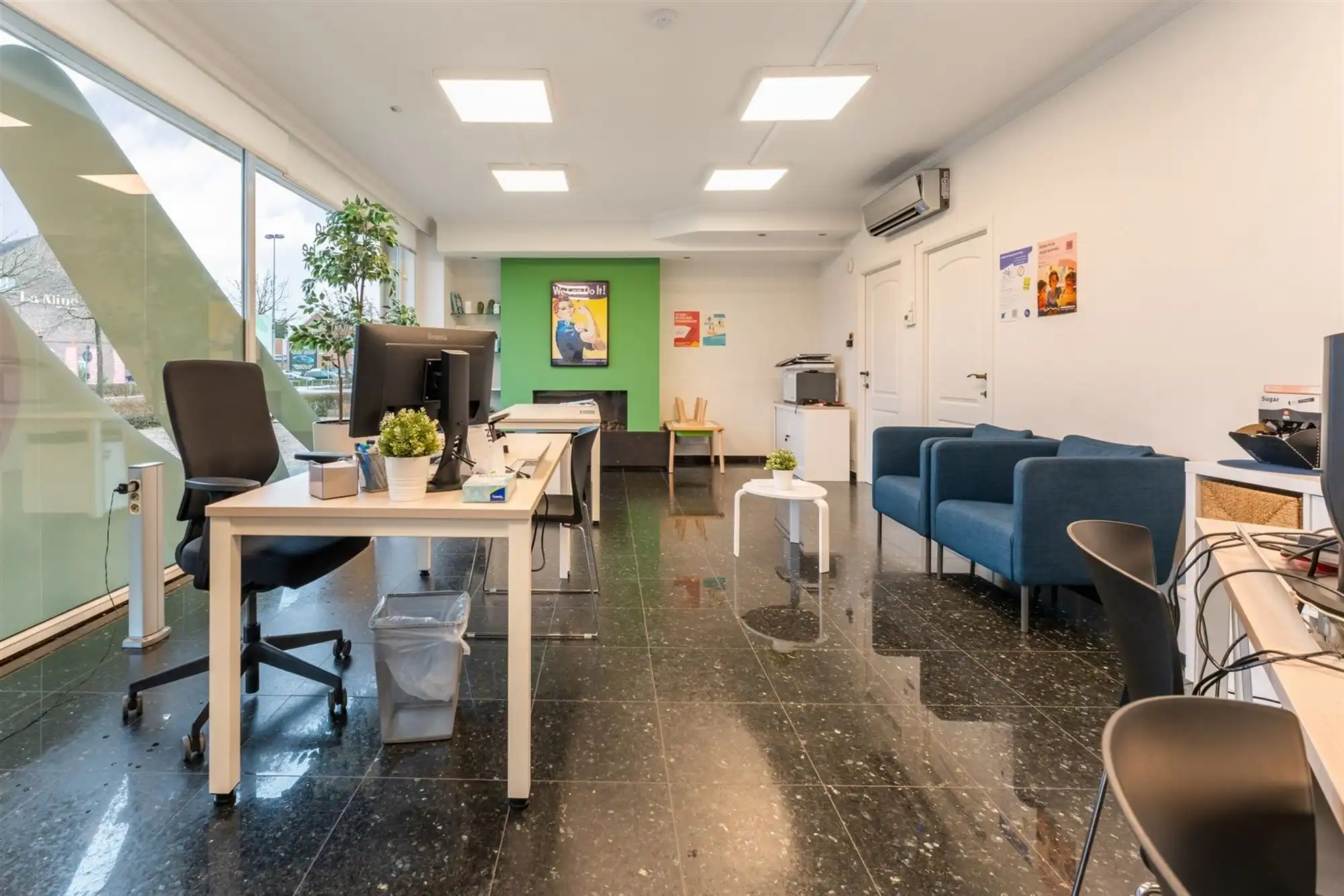 HANDELSPAND MET GOEDE VISIBILITEIT EN RUIME PARKING MET BOVENLIGGEND APPARTEMENT IN HEUSDEN-ZOLDER foto 3