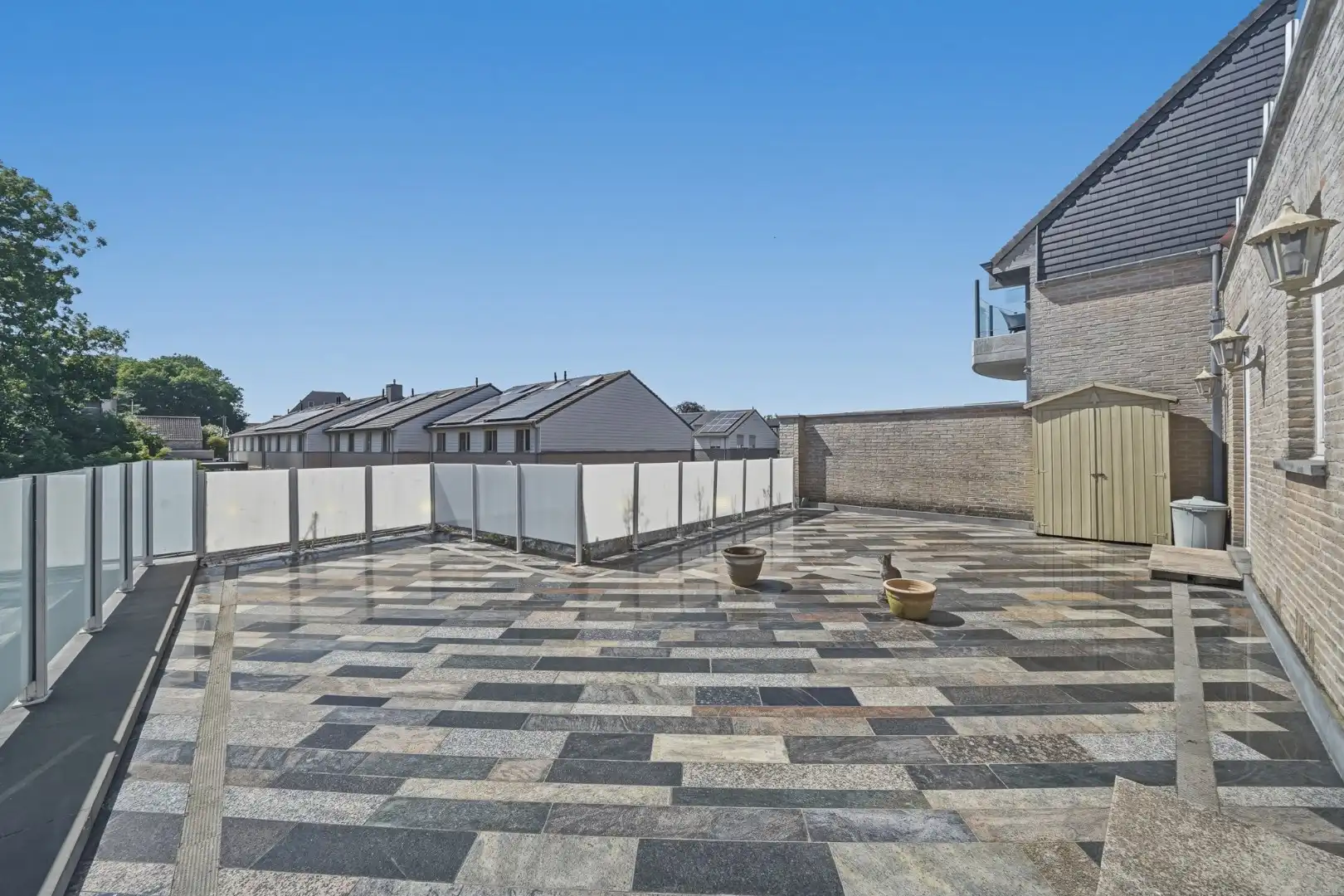 Instapklaar appartement met 2 slaapkamers en terras van 63 m² foto {{pictureIndex}}