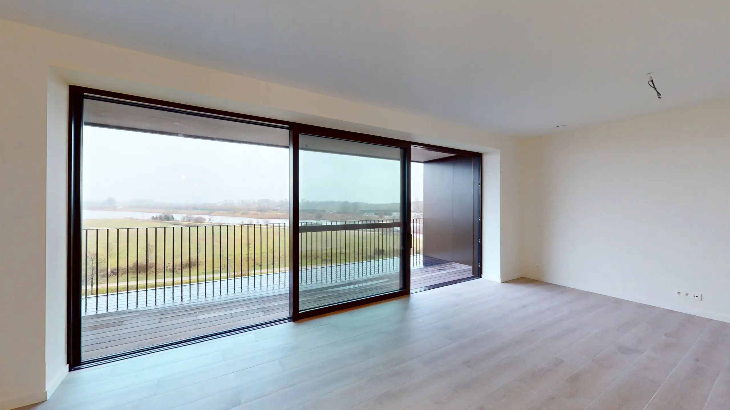 LINKEROEVER - Nieuw appartement met frontaal waterzicht  foto 3