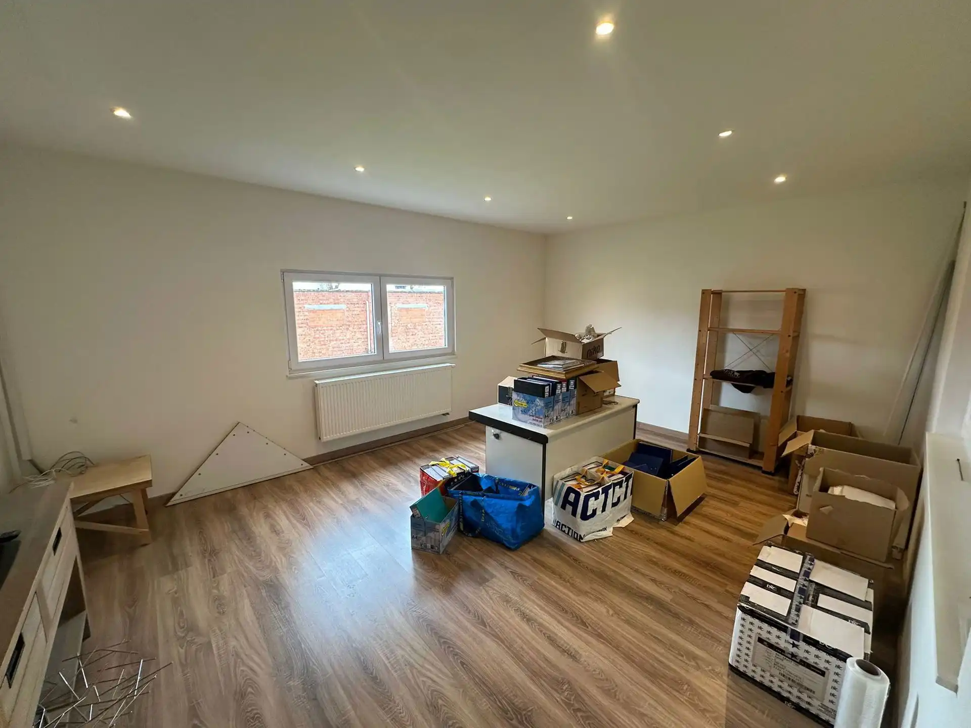 Magazijn + kantoor te huur foto 15