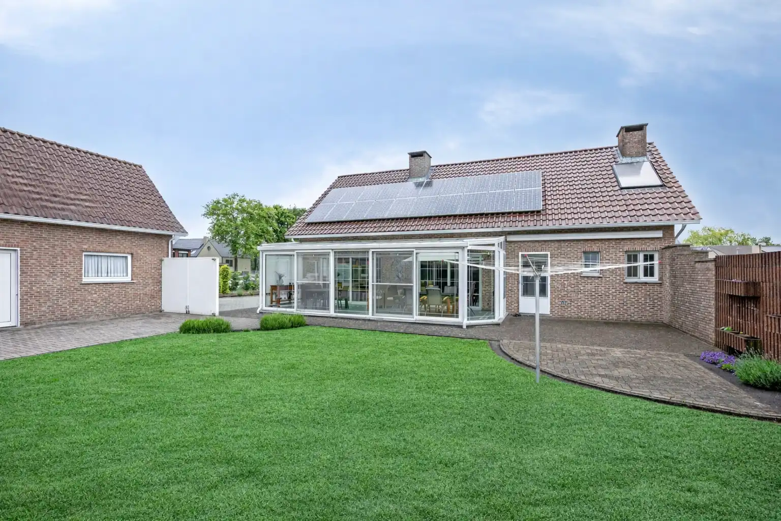 Instapklare laagbouwwoning op perceel van 1903m² foto 18
