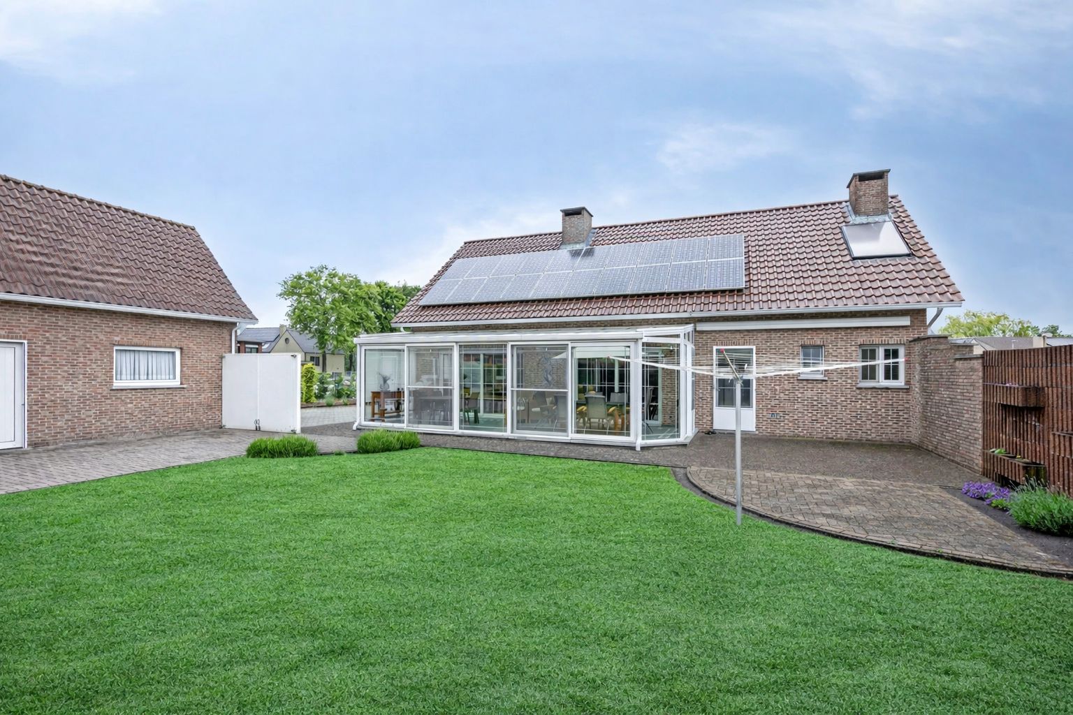 Instapklare laagbouwwoning op perceel van 1903m² foto 18