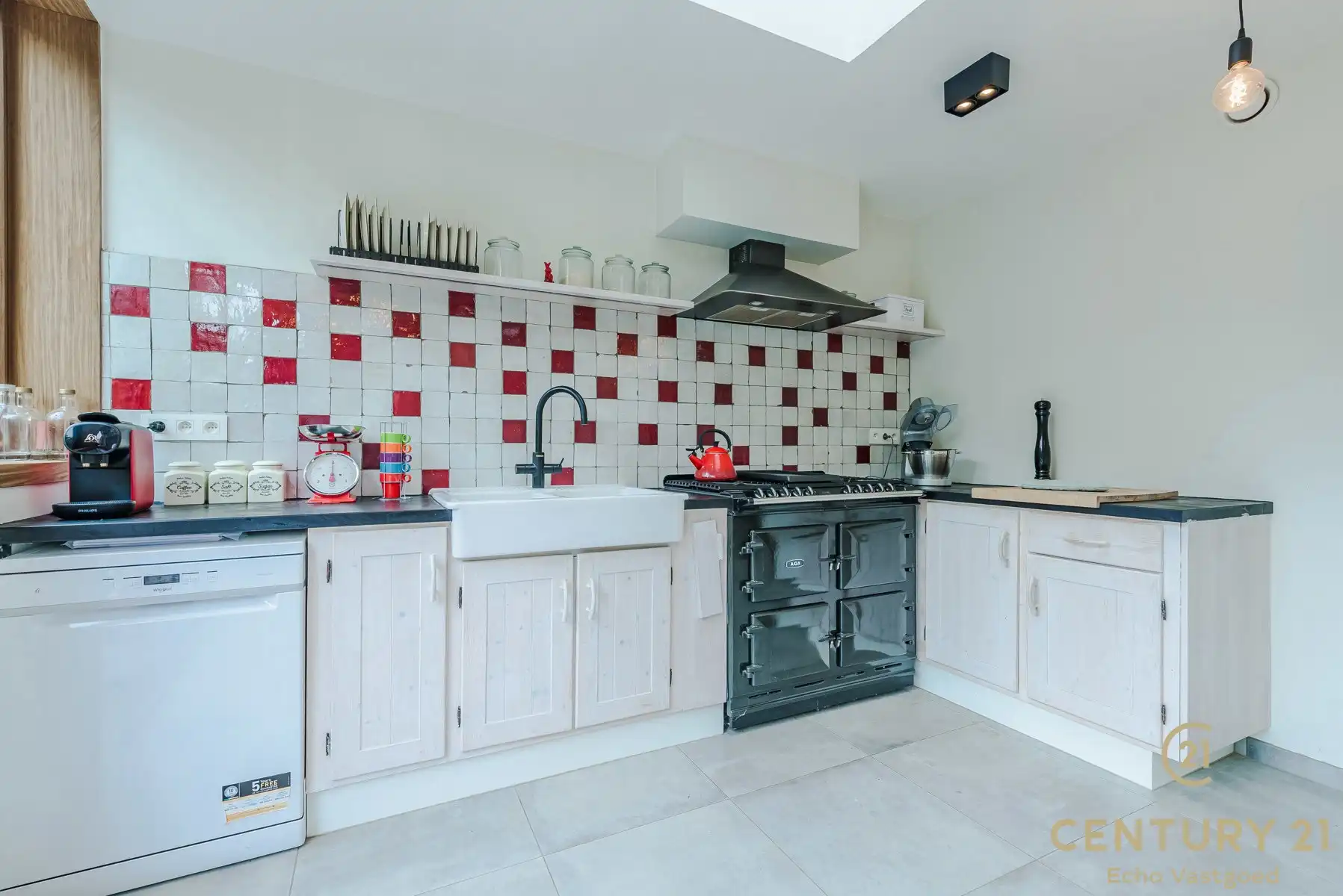 Karaktervolle woning op een idyllische, groene locatie foto 11