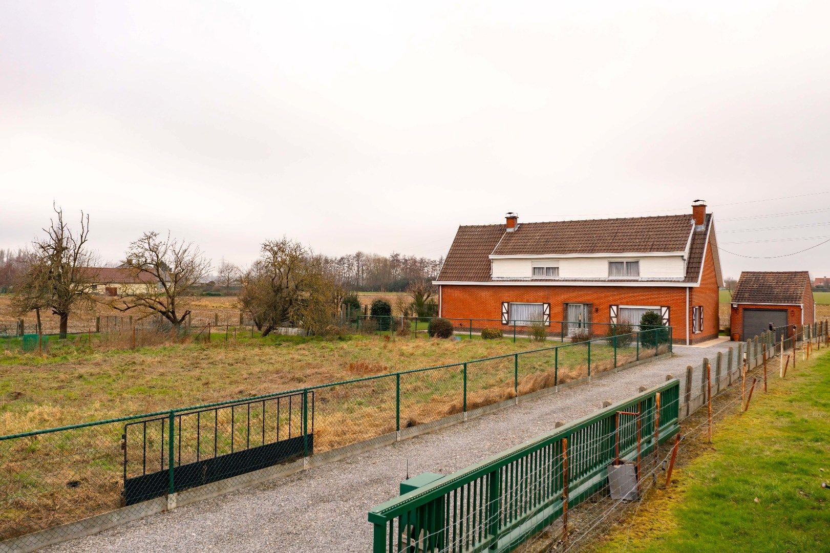 PRACHTIG GELEGEN ALLEENSTAANDE WONING OP 2.009 m²  foto 3