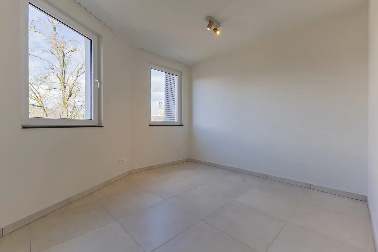 Nieuwbouwappartement met 2 slpks, bureau, kelder en terras foto 12