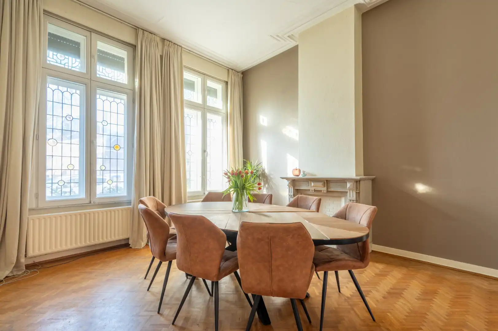 Prachtig pand aan het water met 5 slaapkamers en mooie tuin! foto 2