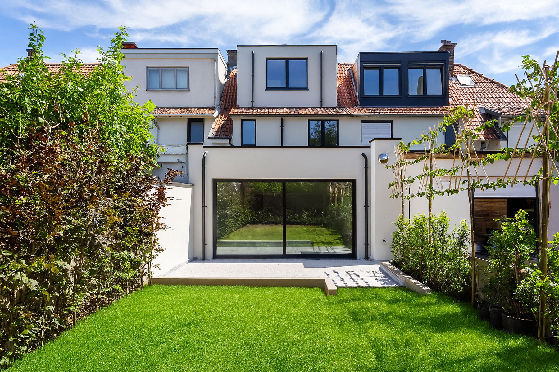 Totaalreno woning met prachtige tuin in een rustige woonwijk foto 4