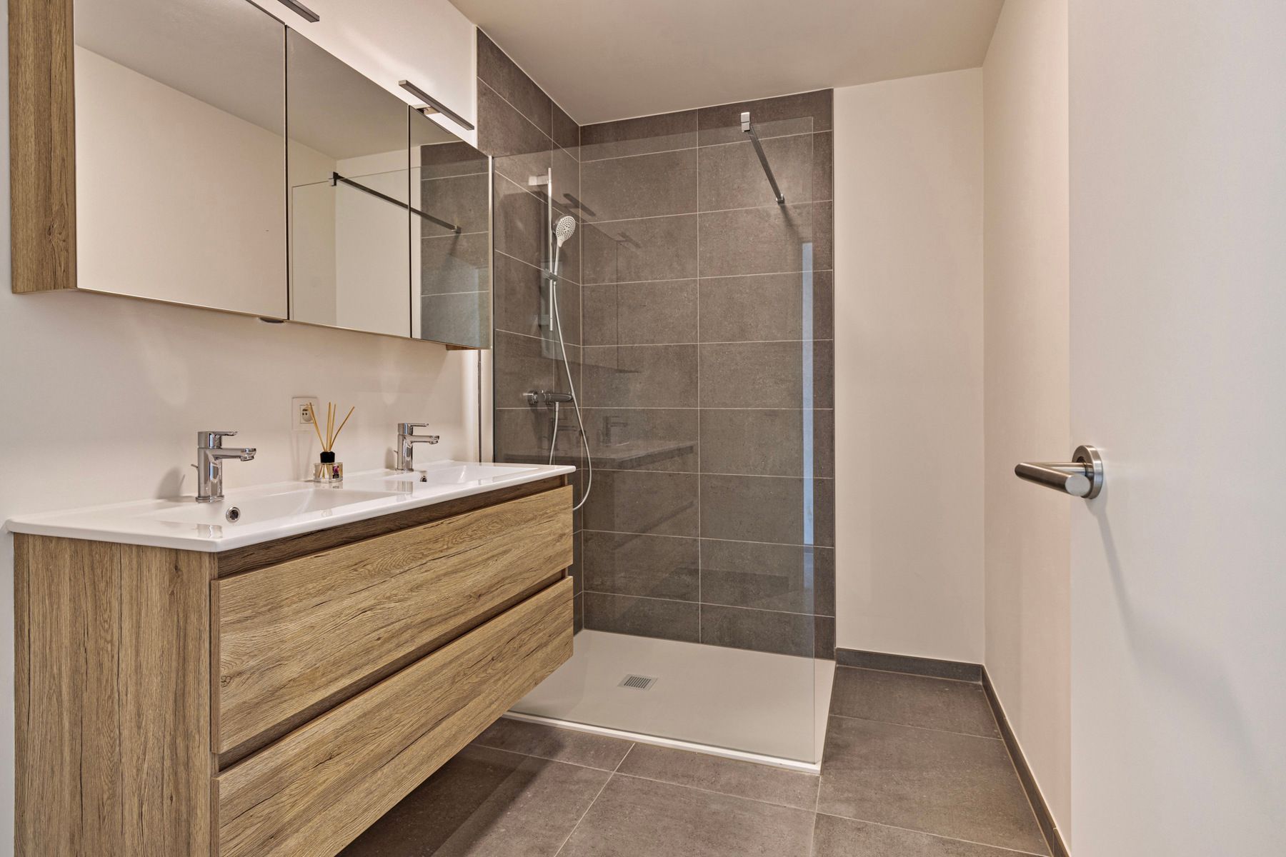 Nieuwbouw 2 slaapkamer appartement in het centrum van Halle! foto 7