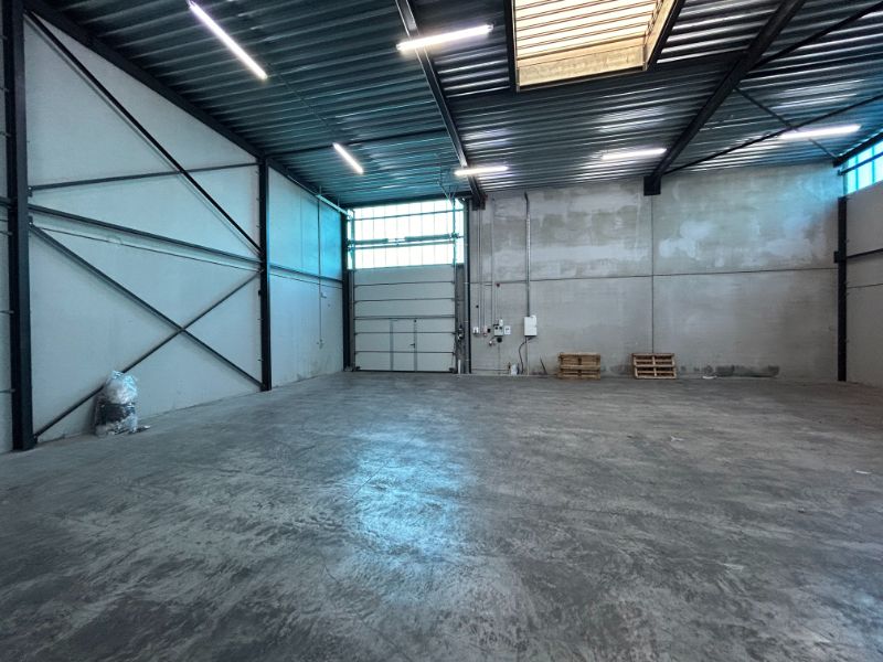 Recente loods van 244m² met privé parkeerplaats foto 6