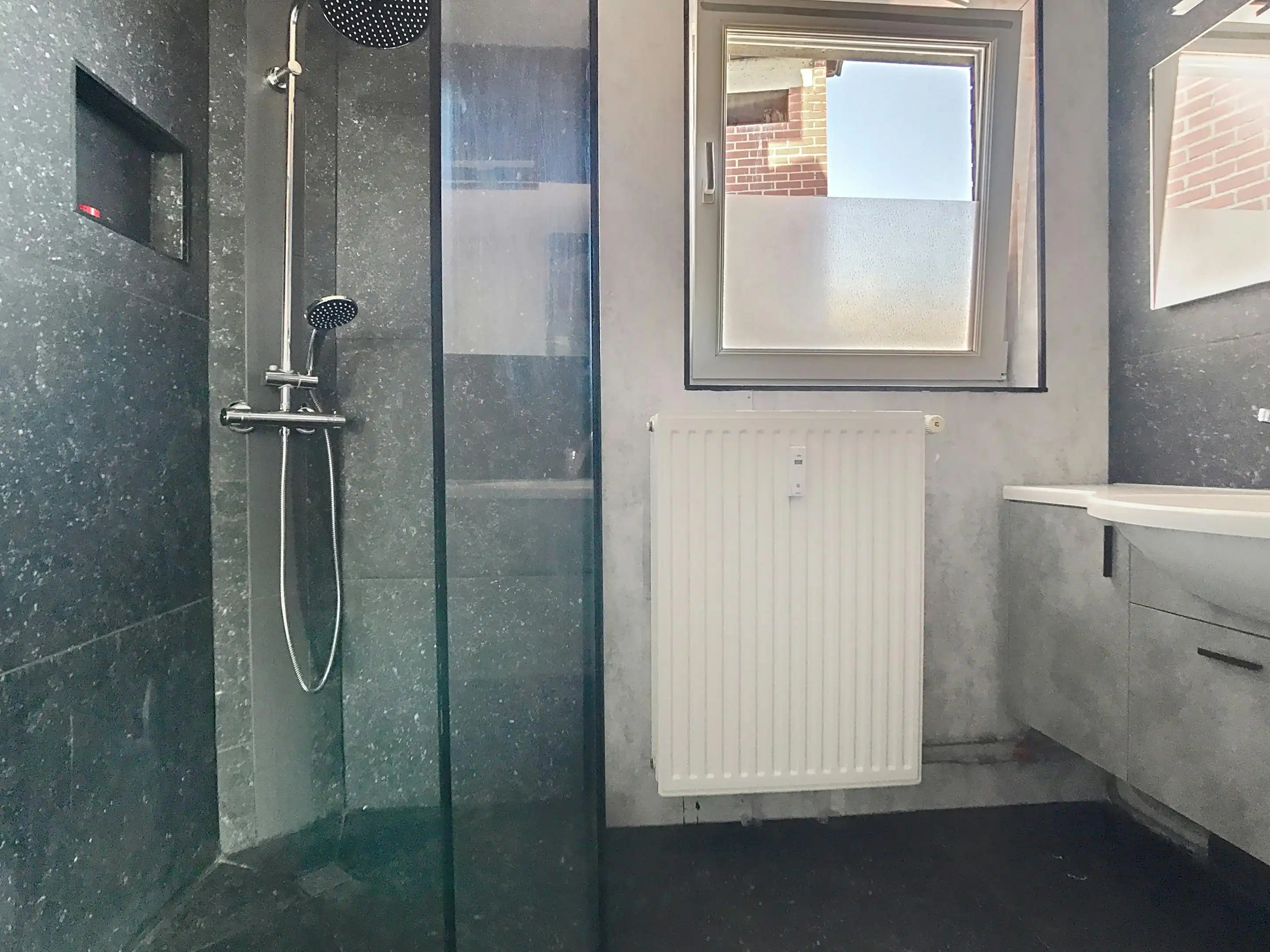 Gerenoveerd één slaapkamer appartement te koop in Antwerpen foto 13