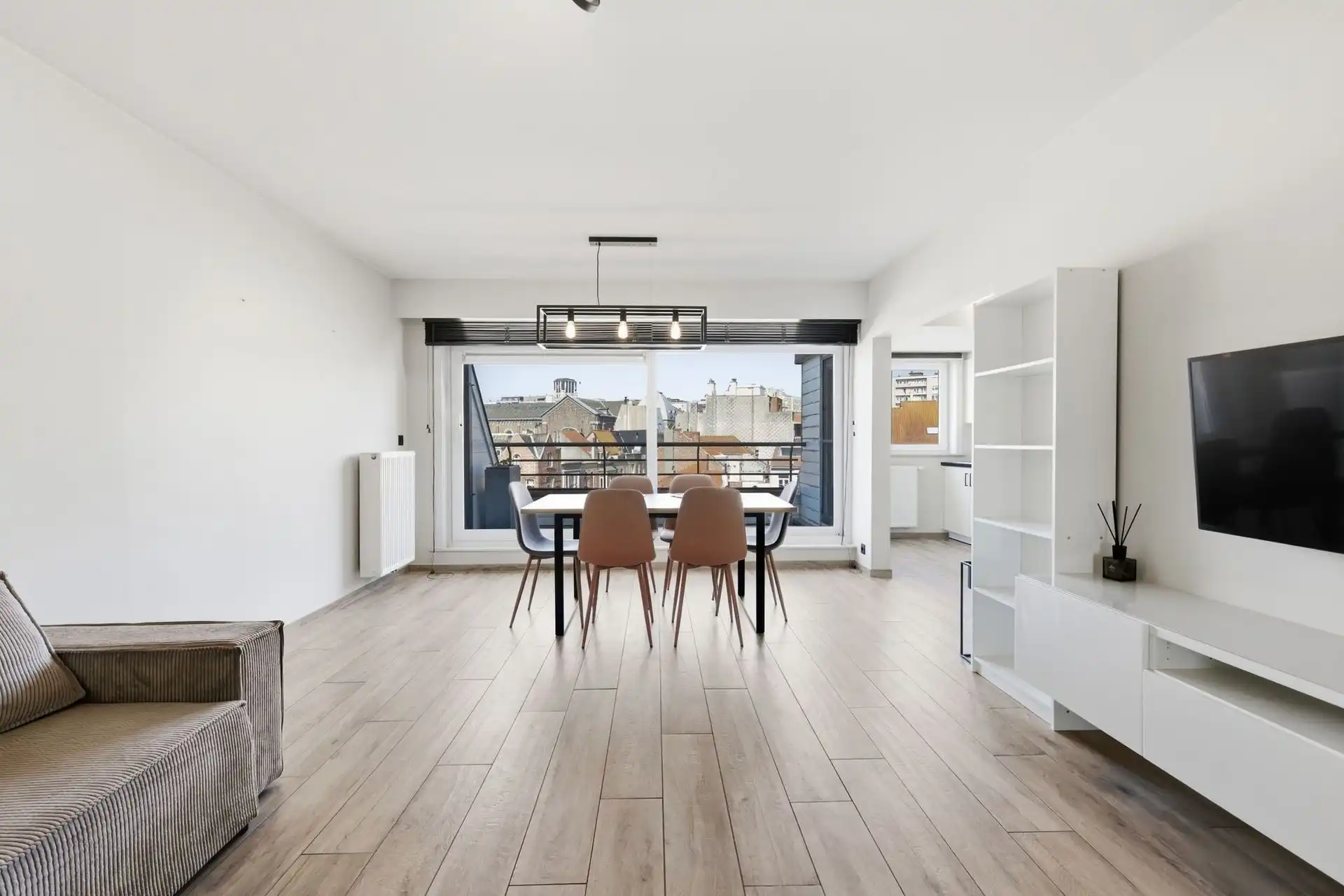 2SLPK / MODERN / TERRAS foto {{pictureIndex}}