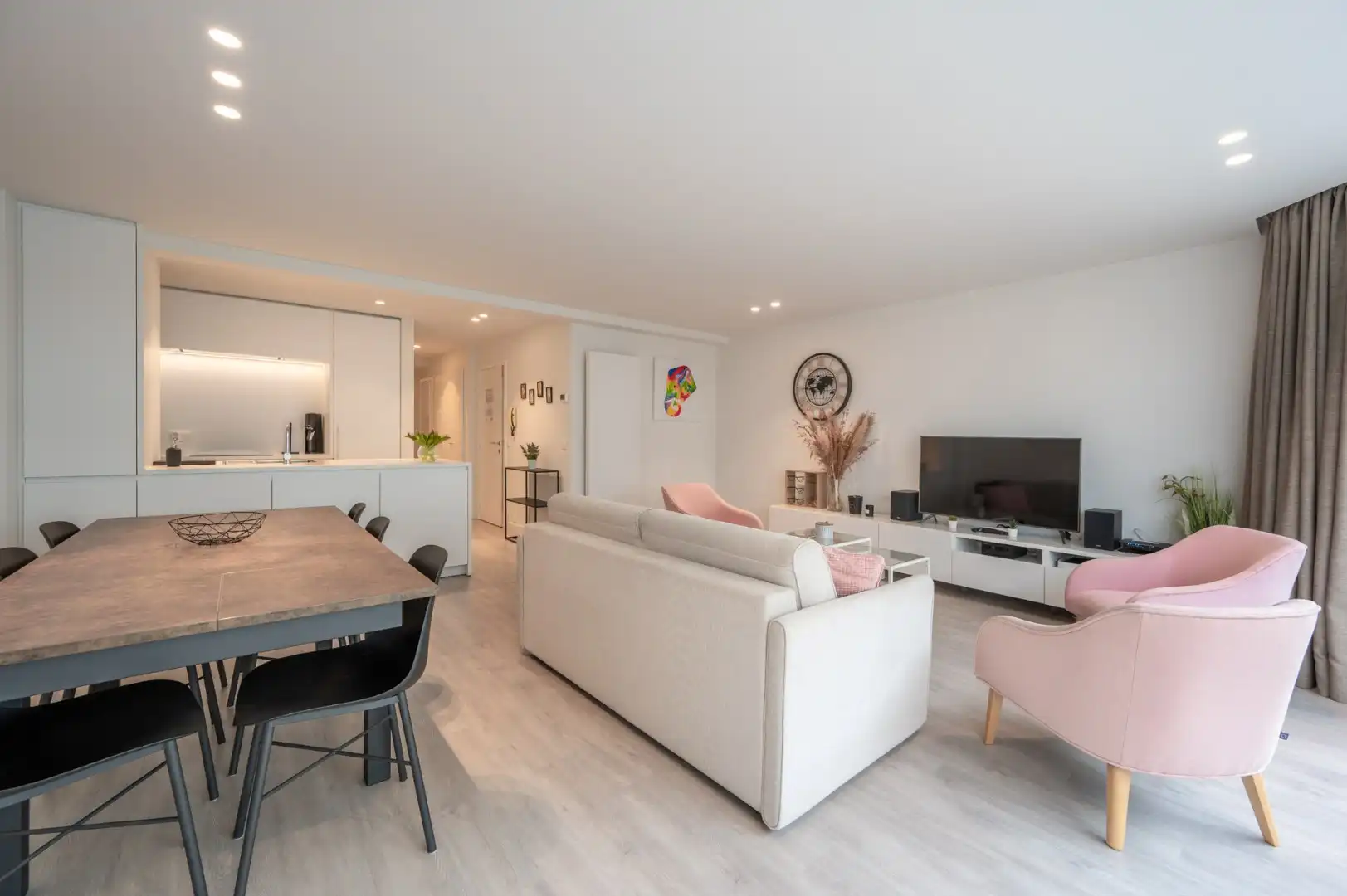 Instapklaar 3-slaapkamerappartement met zijdelings zeezicht foto 6