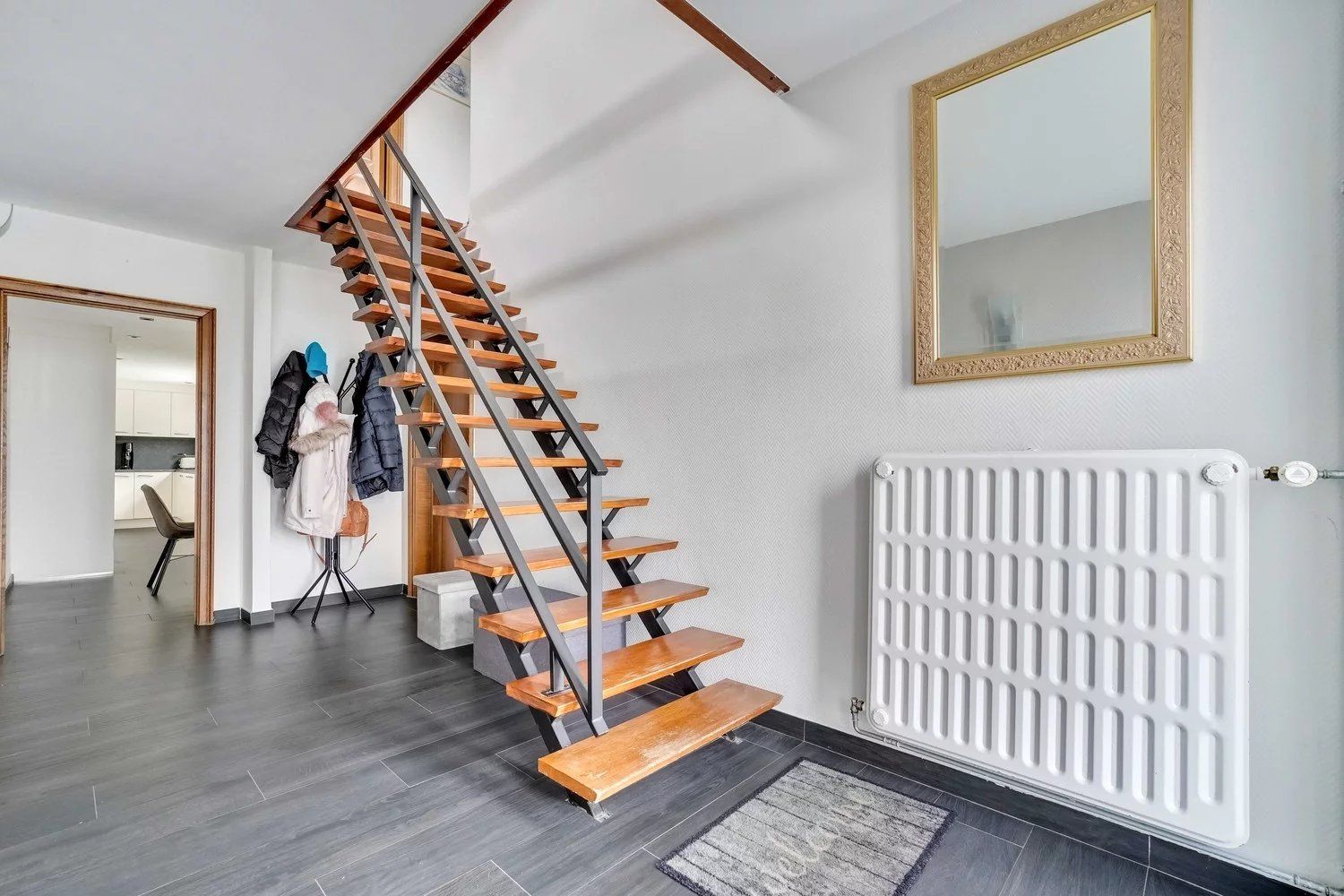 Degelijk gerenoveerde, rustig gelegen woning foto 8