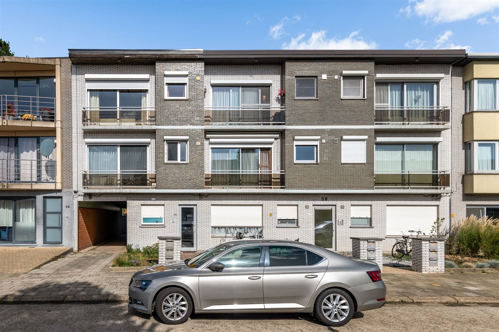 Rustig gelegen appartement ca. 83m2 met 2 slaapkamers en terras. foto {{pictureIndex}}