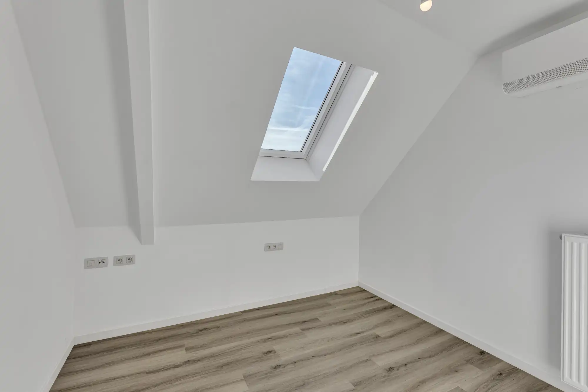 Volledig gerenoveerde woning met garage, 4 slpks en EPC A foto 16