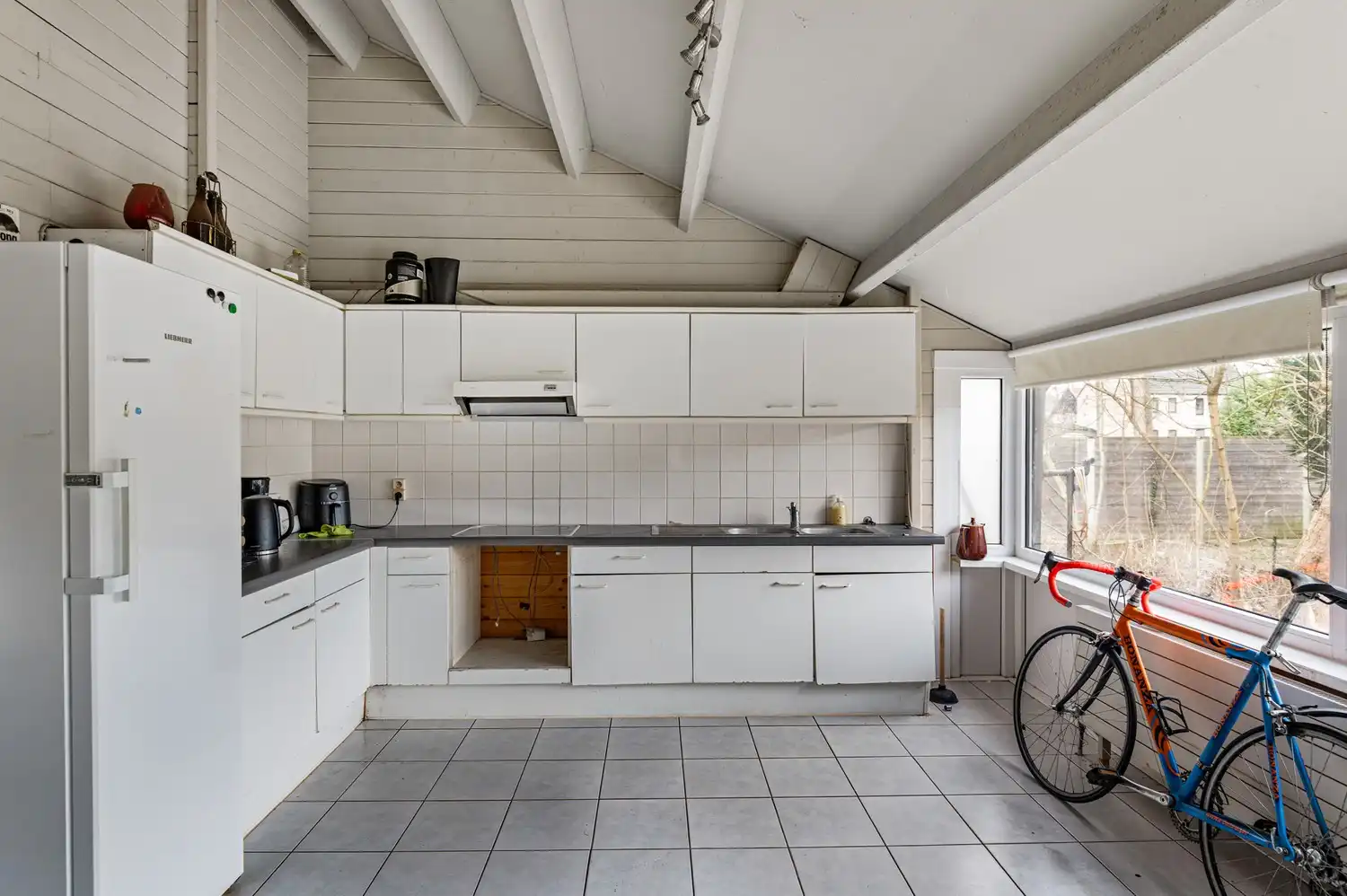 Te renoveren open bebouwing met 3 slaapkamers & grote tuin te Schoten! foto 5