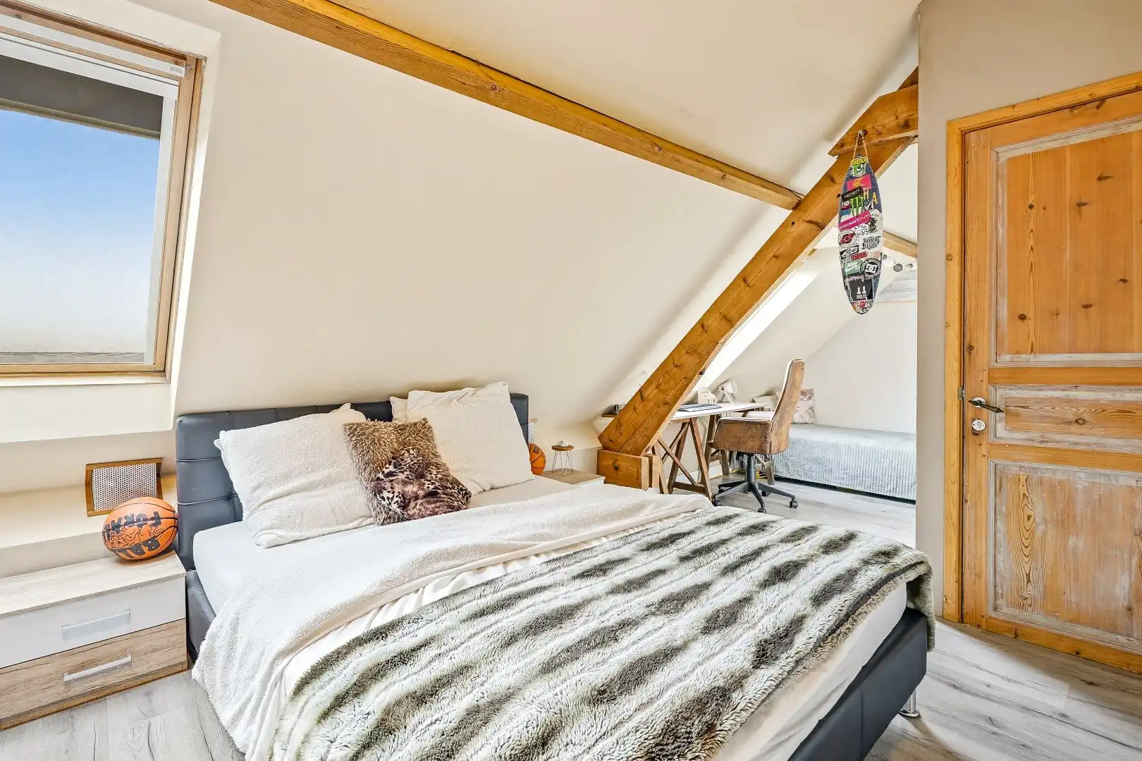 Sfeervol ingerichte woning met 7 slaapkamers, 4 badkamers en ruime garage in Watou. foto 22