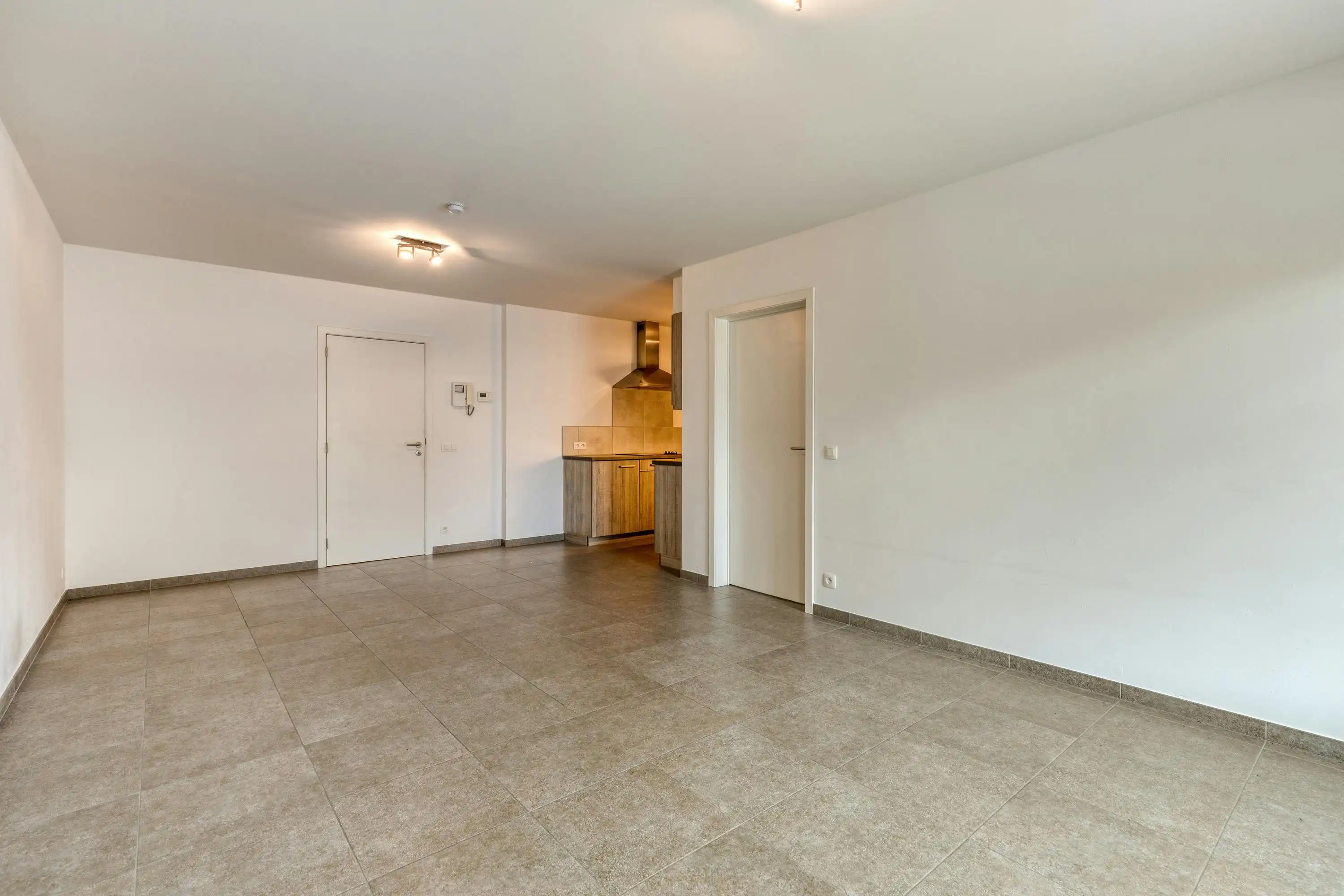 Instapklaar 1-slaapkamerappartement met garagebox in centrum Eeklo foto 5