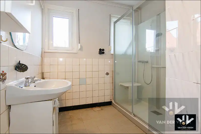 Multifunctioneel eigendom met 2 wooneenheden op een riant perceel van 21 aren 83 centiaren op een goed bereikbare, rustige locatie in Diepenbeek foto 14