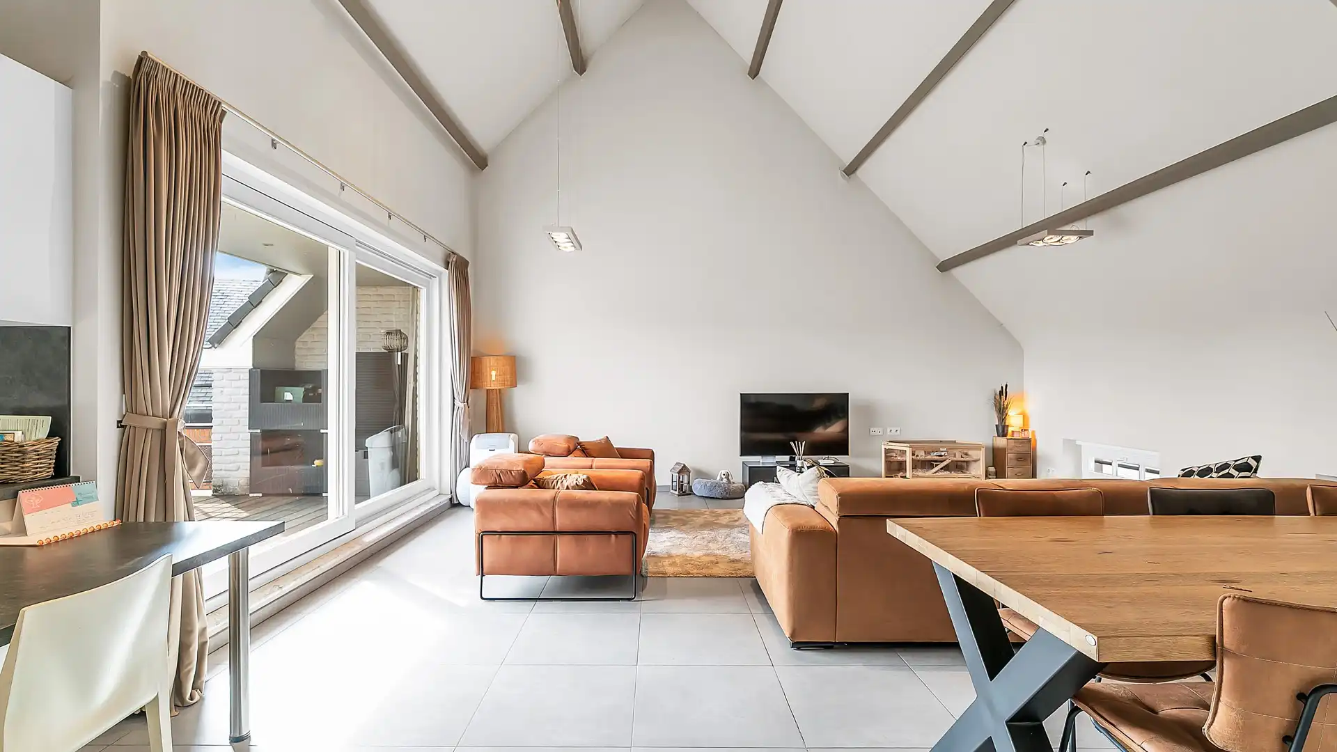 Unieke loft met terras en private parking. Uitstekende ligging aan de vernieuwde Markt. foto 8