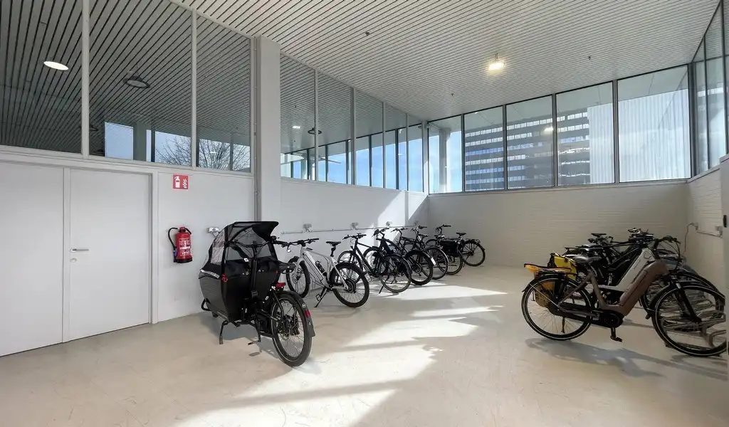 Vernieuwde kantoren te huur in Ahlers Building te Antwerpen foto 28