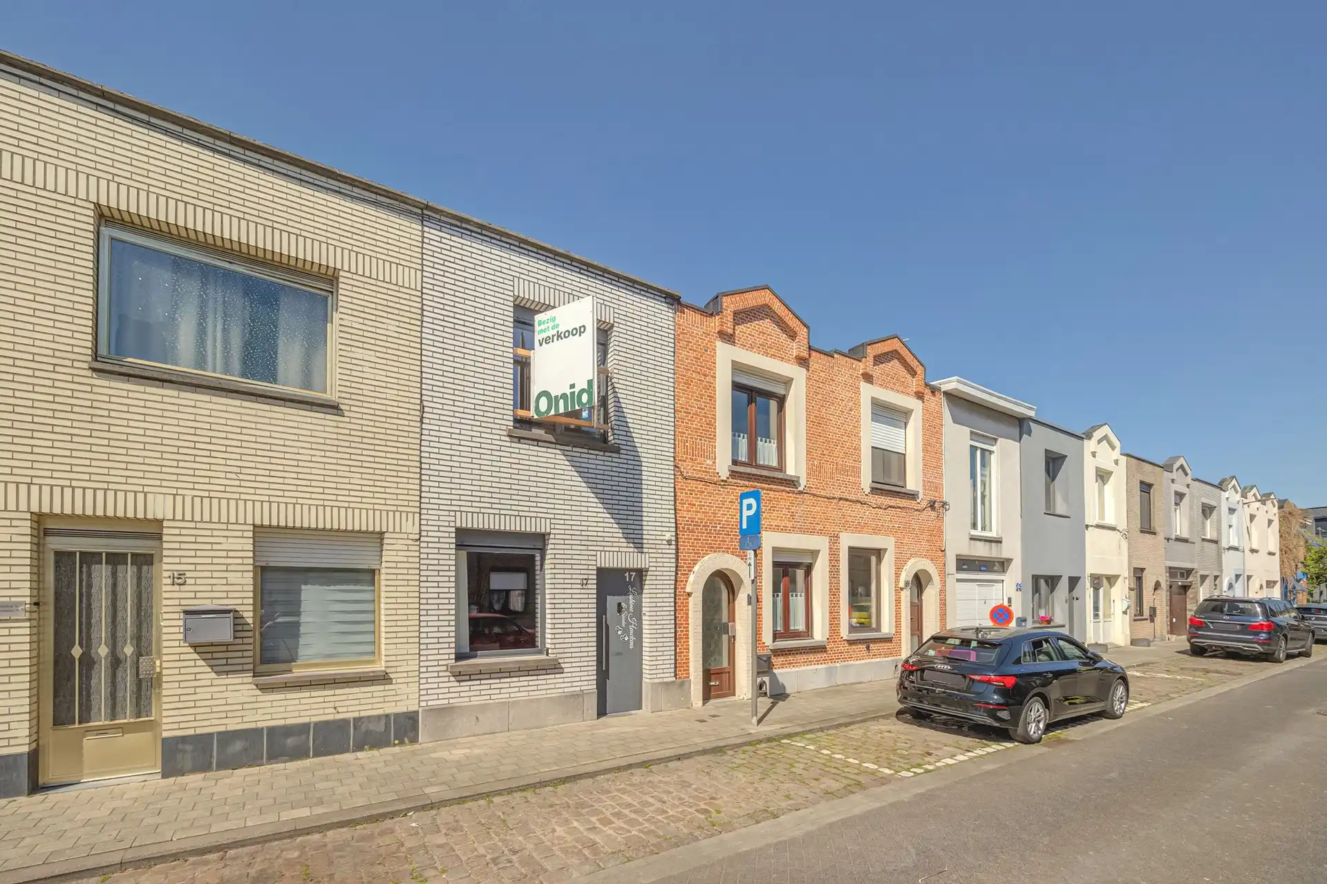 Instapklare woning met tuin in Deurne-Noord foto 2