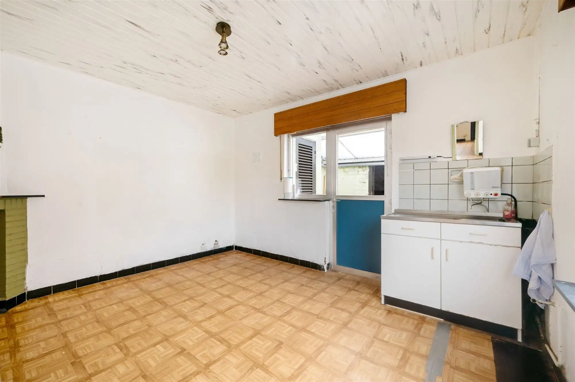 Bescheiden, grondig te moderniseren woning te Onze-Lieve-Vrouw-Waver foto 5