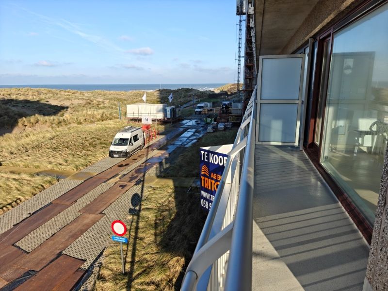 Hoekstudio met riant terras en zicht op zee! foto 8