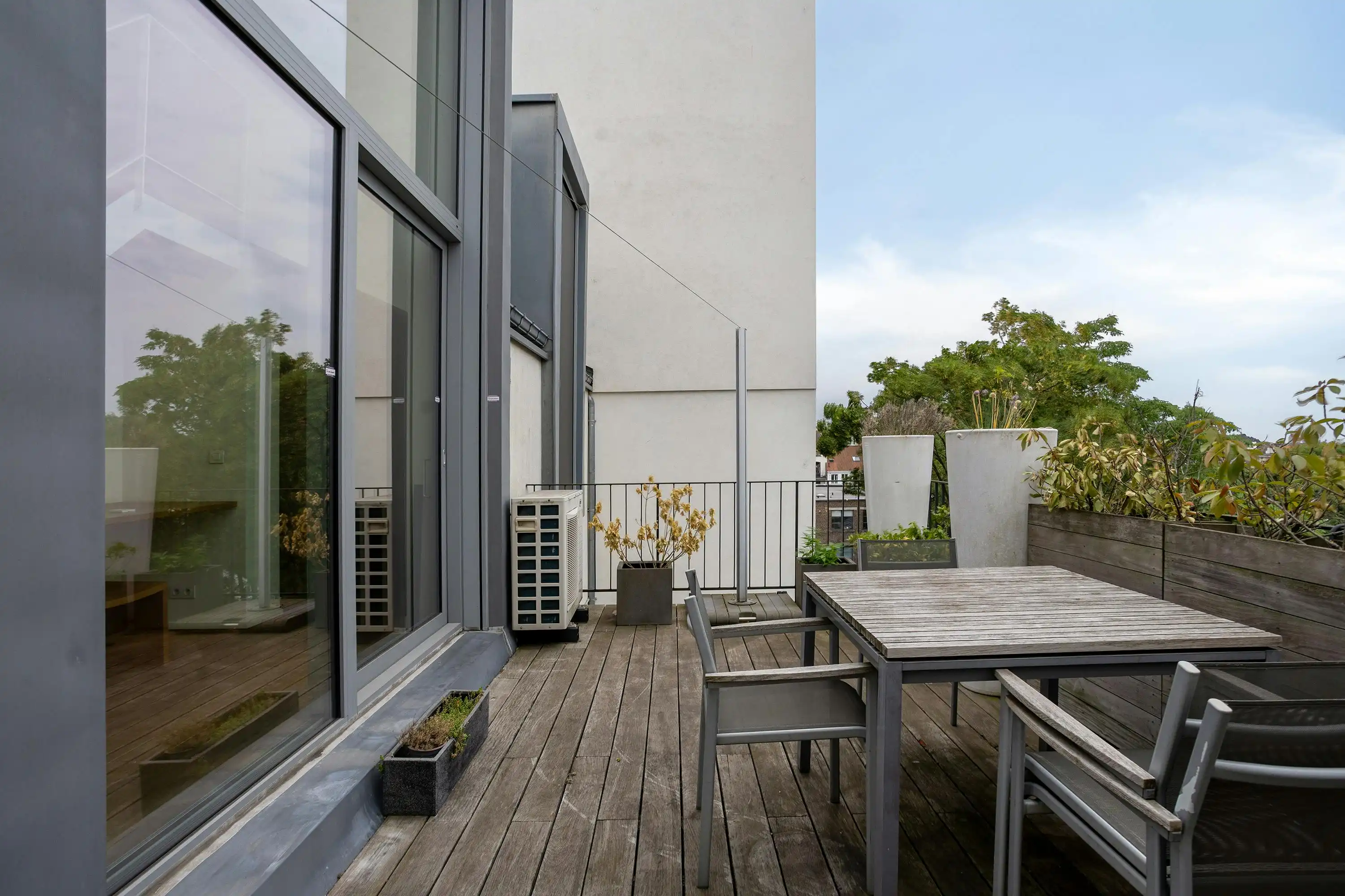 Duplex twee slaapkamers en westelijk terras in Sint-Gillis foto 18