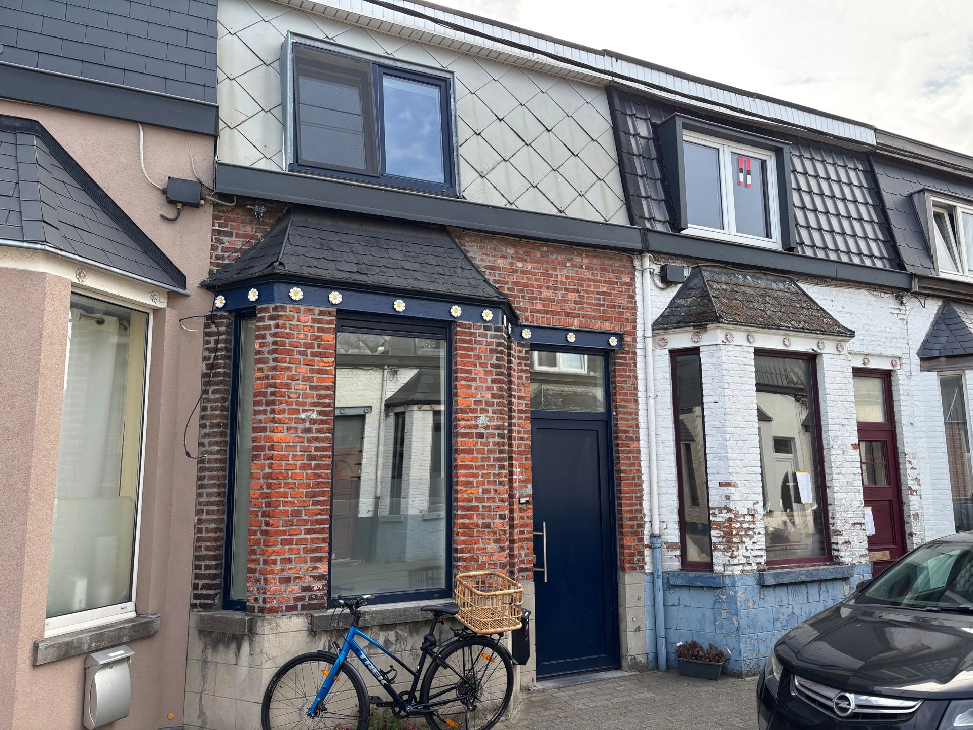 WETTEREN - Hernieuwde rijwoning foto 2