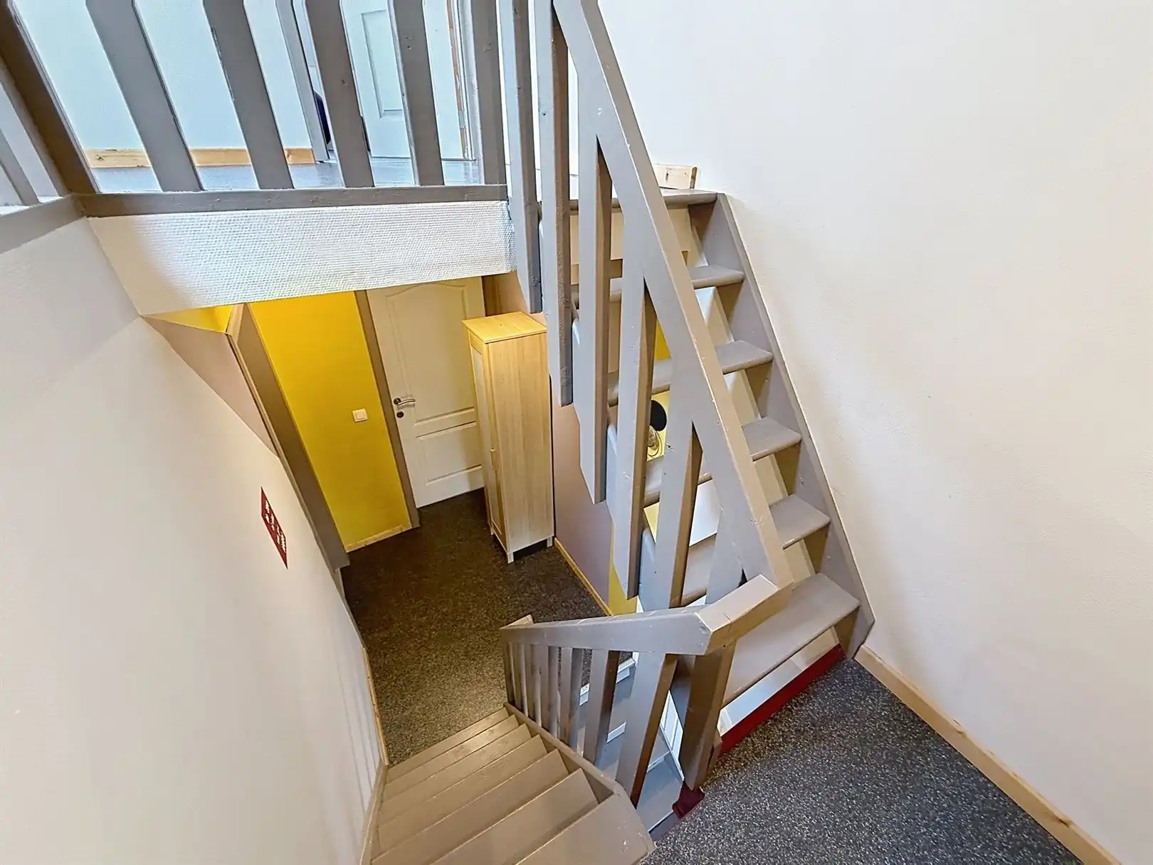 Instapklare stadwoning met koer, 2/3 slpks foto 15