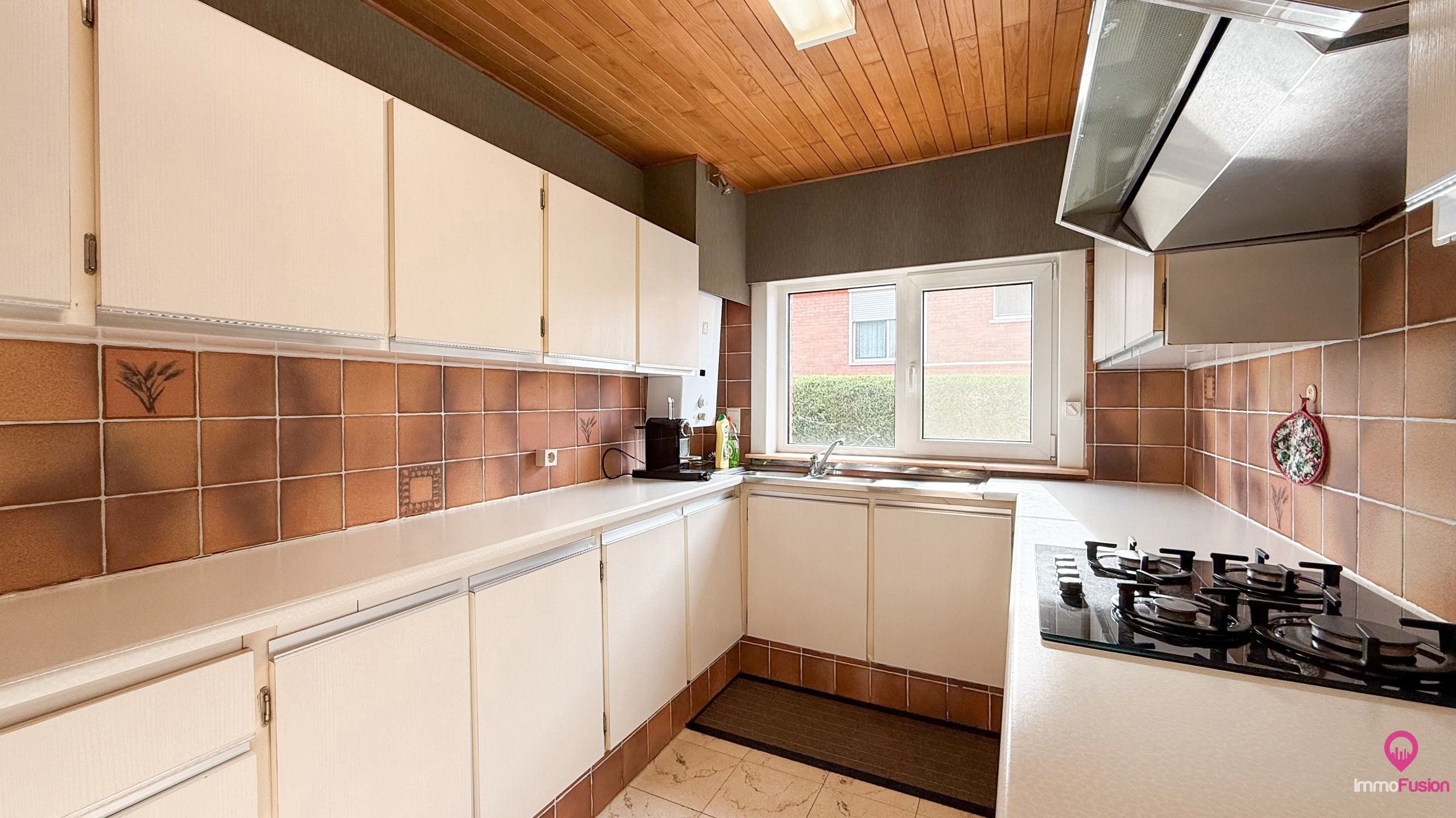 Ruime gezinswoning 4 slpks, grote kelder & werkplaats! foto 2