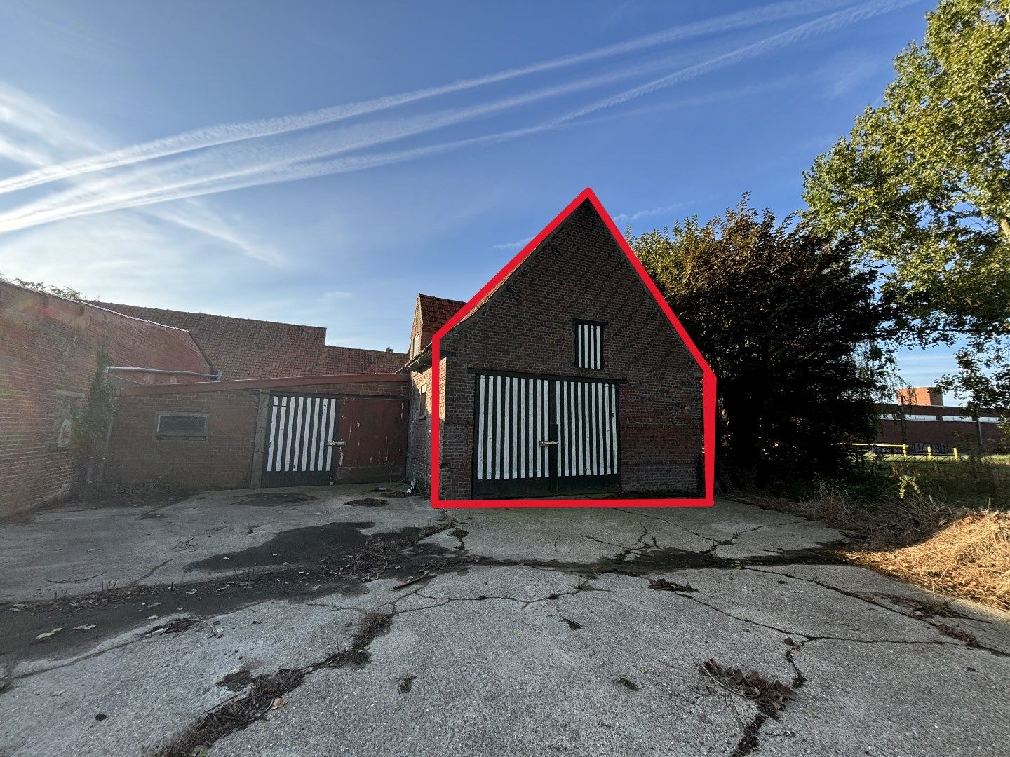 OPSLAGRUIMTE VAN 122 M² IN IEPER foto {{pictureIndex}}