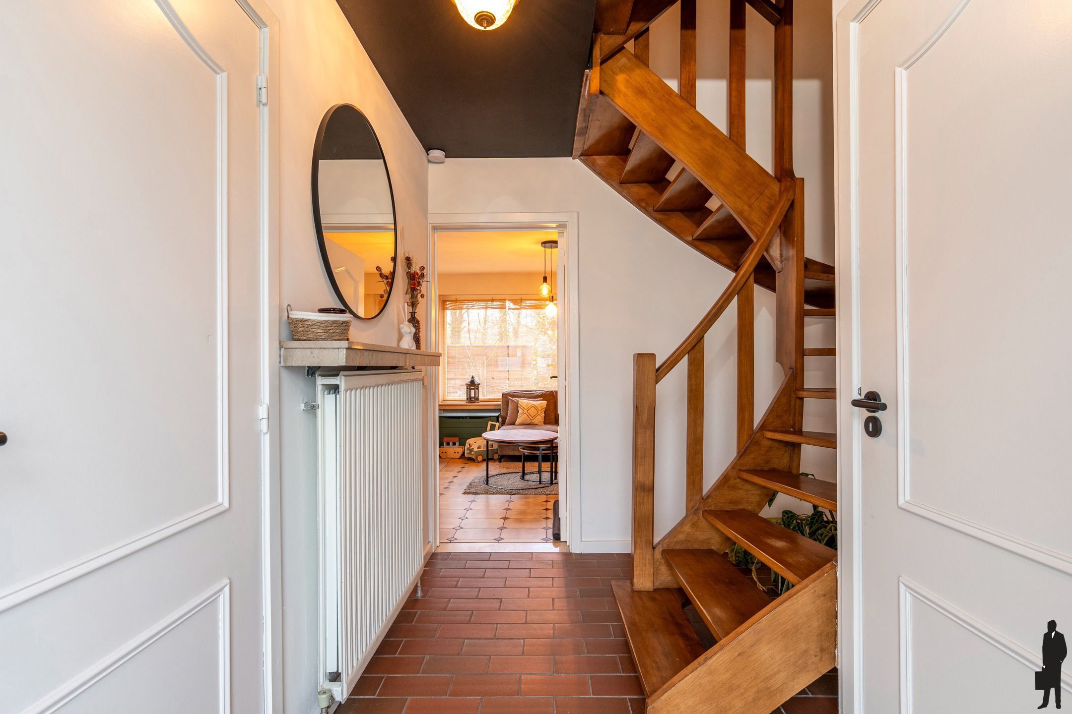 Gezinswoning met garage, tuin en 3 slaapkamers op 527 m² foto 3