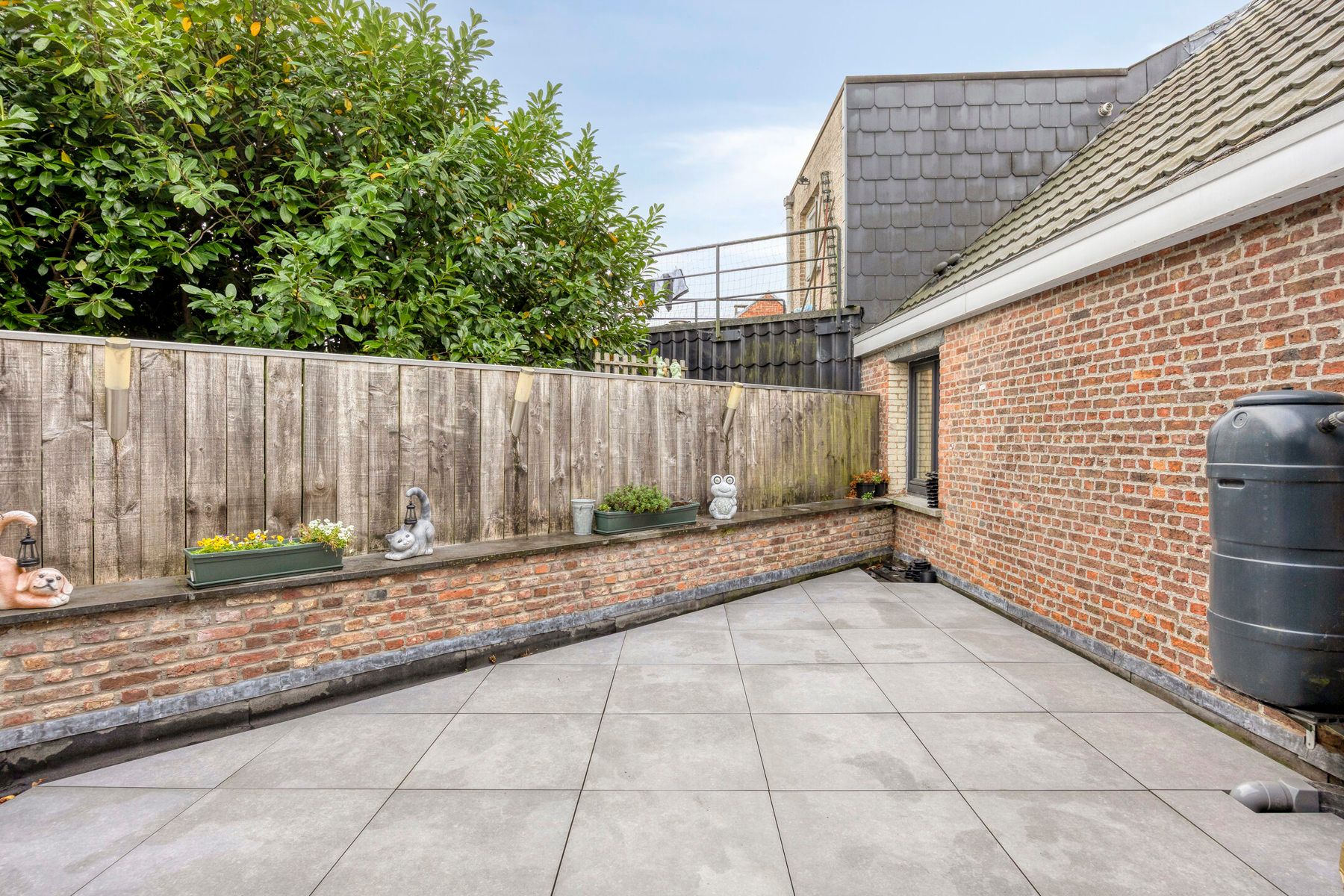 Goed gelegen woonst met grote tuin– incl. polyvalente benedenruimte foto 2