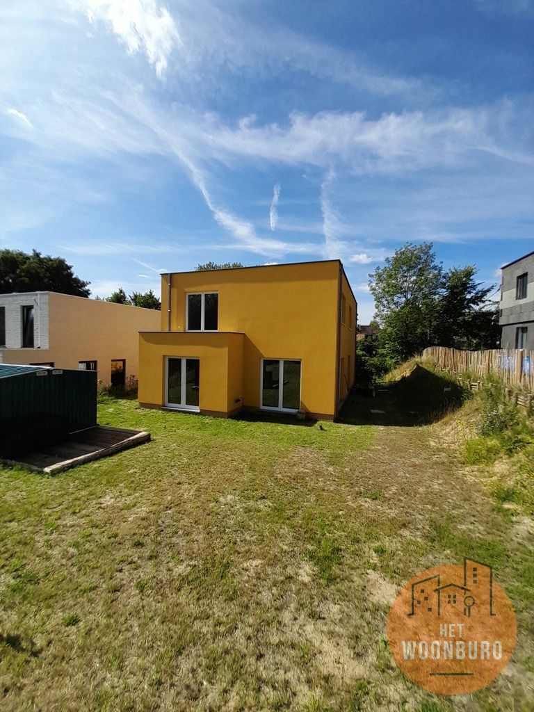 Nieuwbouwwoning met 3 slaapkamers en tuin foto 13