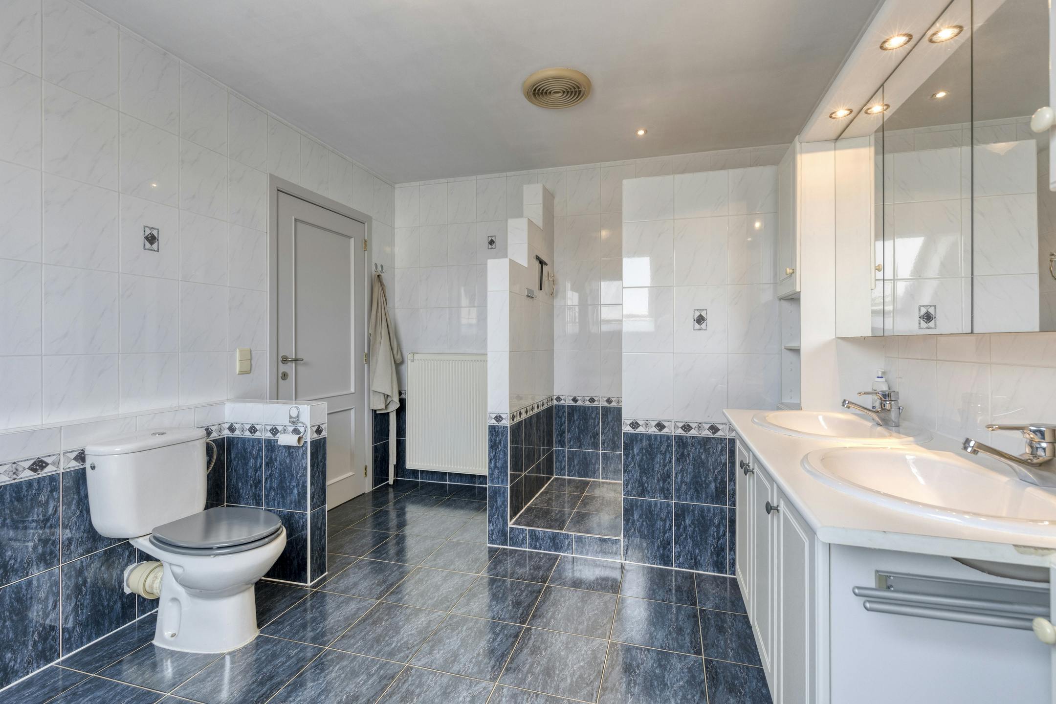 Instapklaar en energiezuinig wonen in het hart van Aalter! foto 14