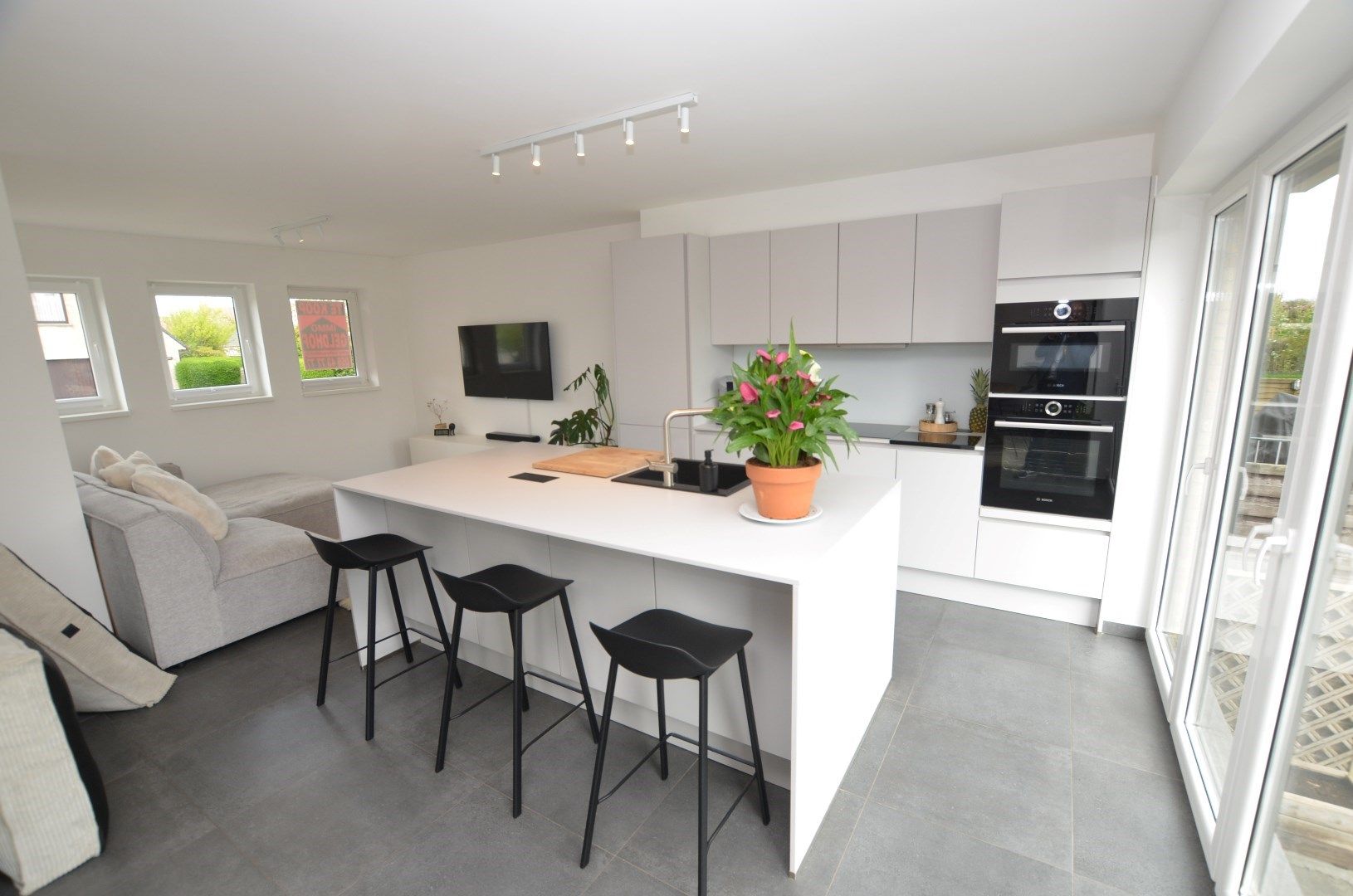 Mooi gerenoveerd woonhuis foto 2