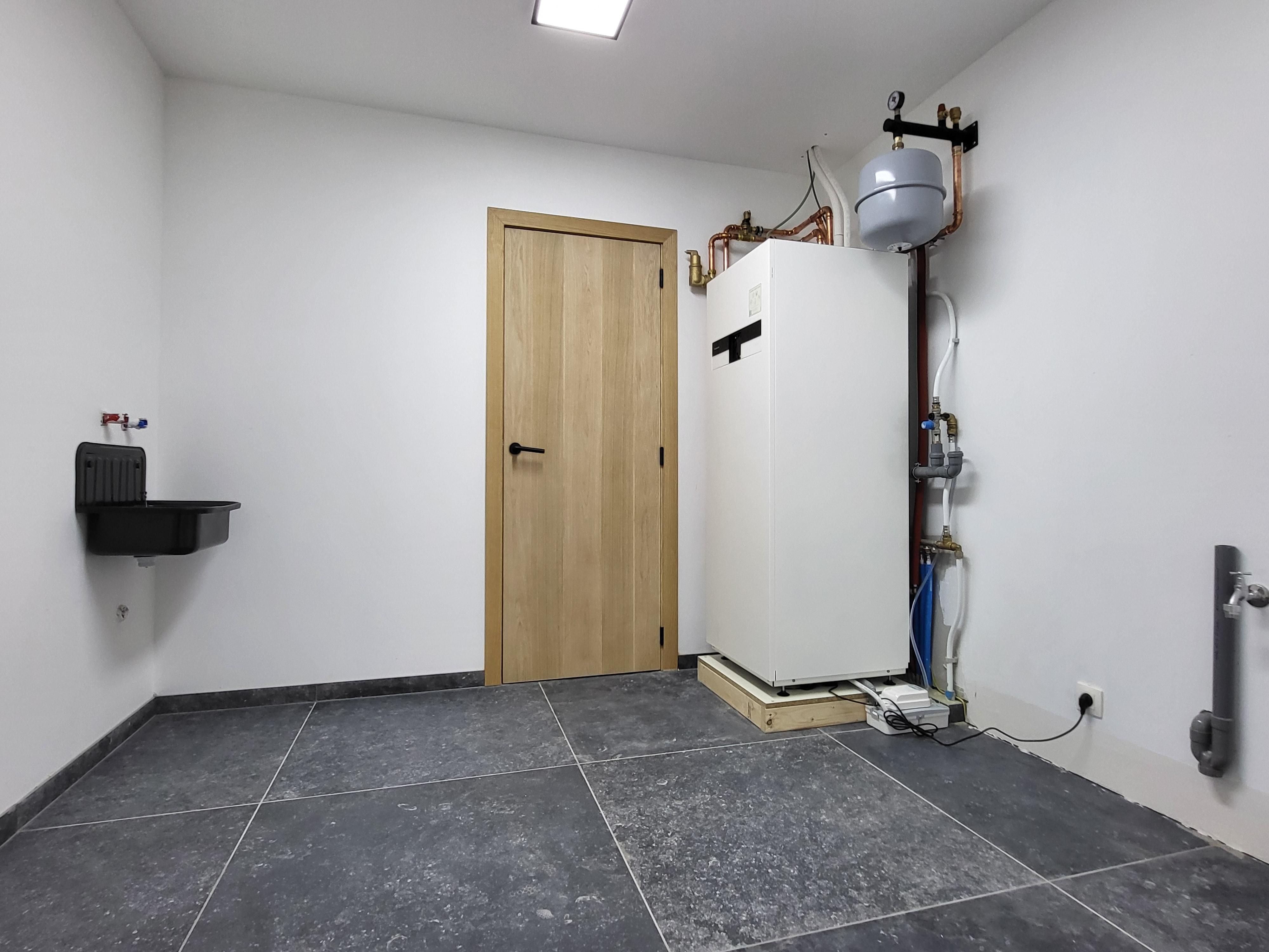 Deze volledig totaal gerenoveerde woning (2024–2025) combineert hedendaags comfort met een hoogwaardige afwerking en biedt maar liefst 5 ruime slaapkamers.  foto 19