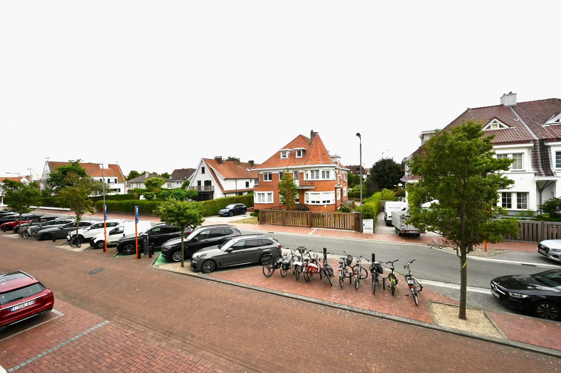 GEMEUBELD: Lichtrijk 1-kamer appartement gelegen aan de zonnekant van de Koningslaan. foto 6