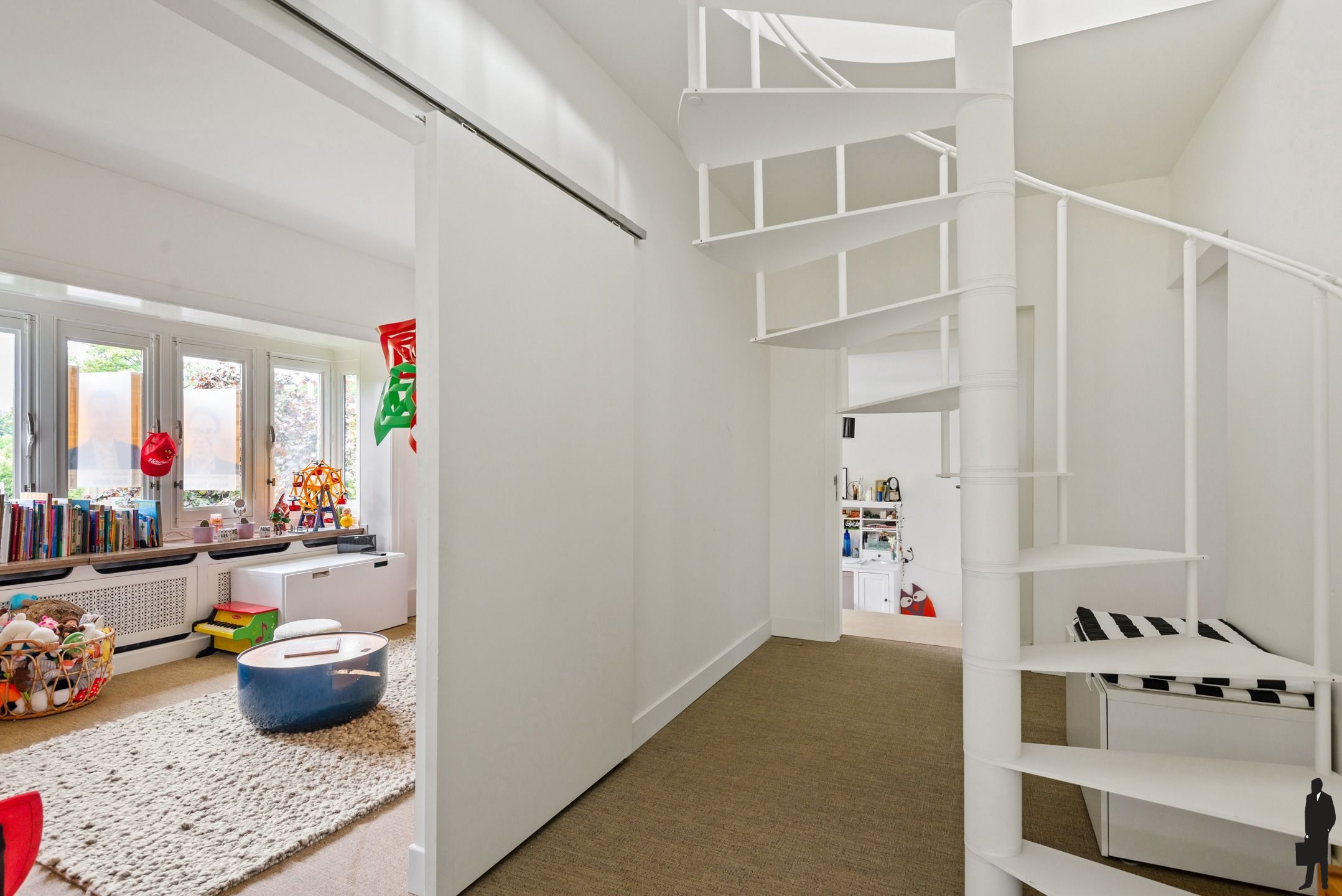 Zeer ruime woning (ca.250m²) met 6 slaapkamers & 2 badkamers foto 14