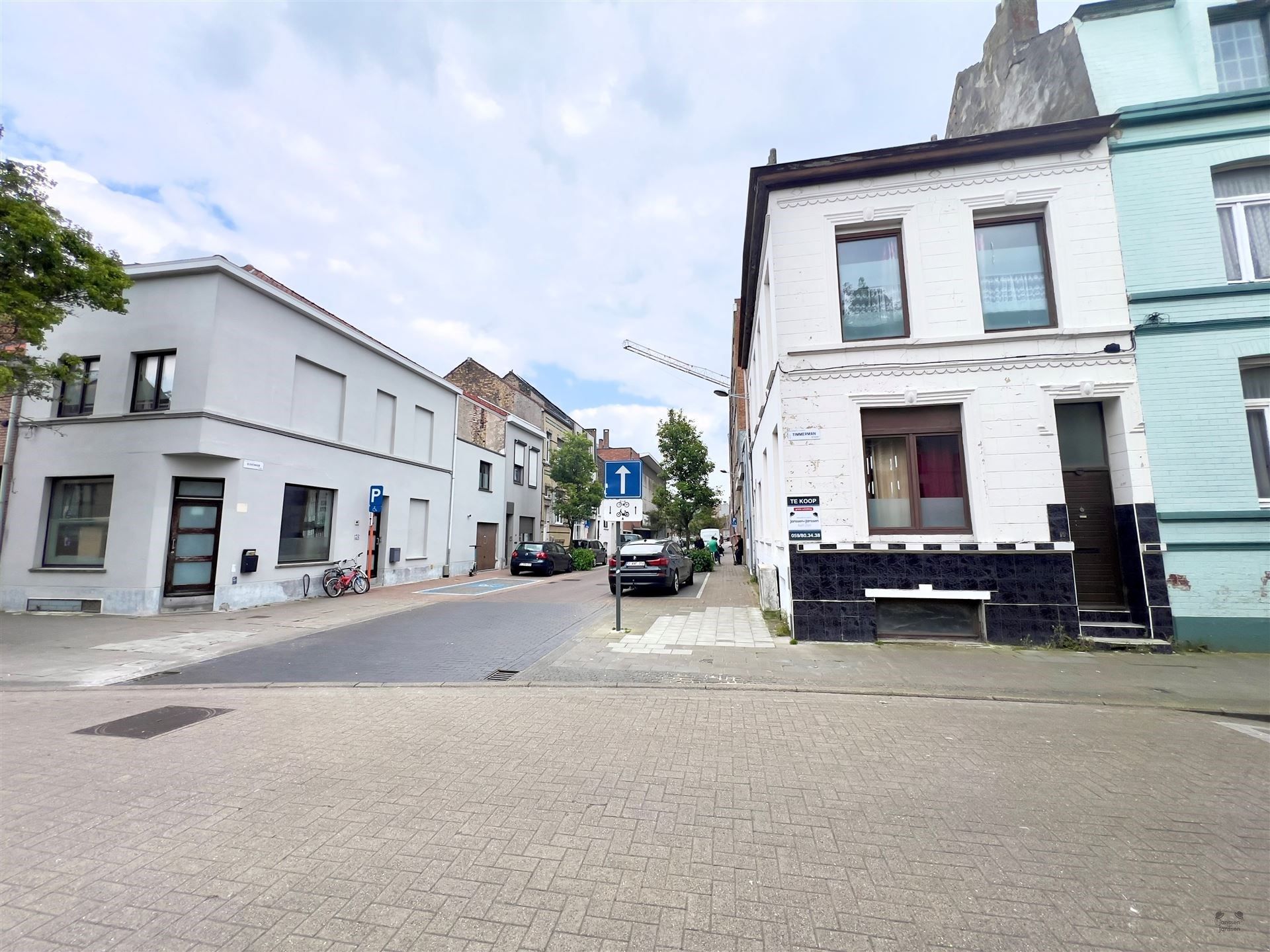 Te renoveren hoekwoning te Oostende foto 2