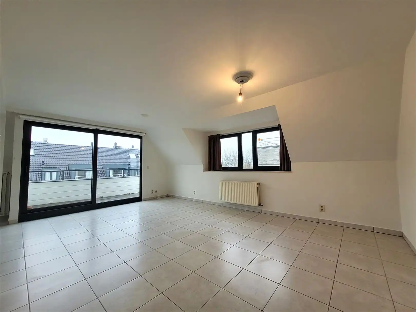 Ongemeubeld 2 slaapkamerappartement foto 2