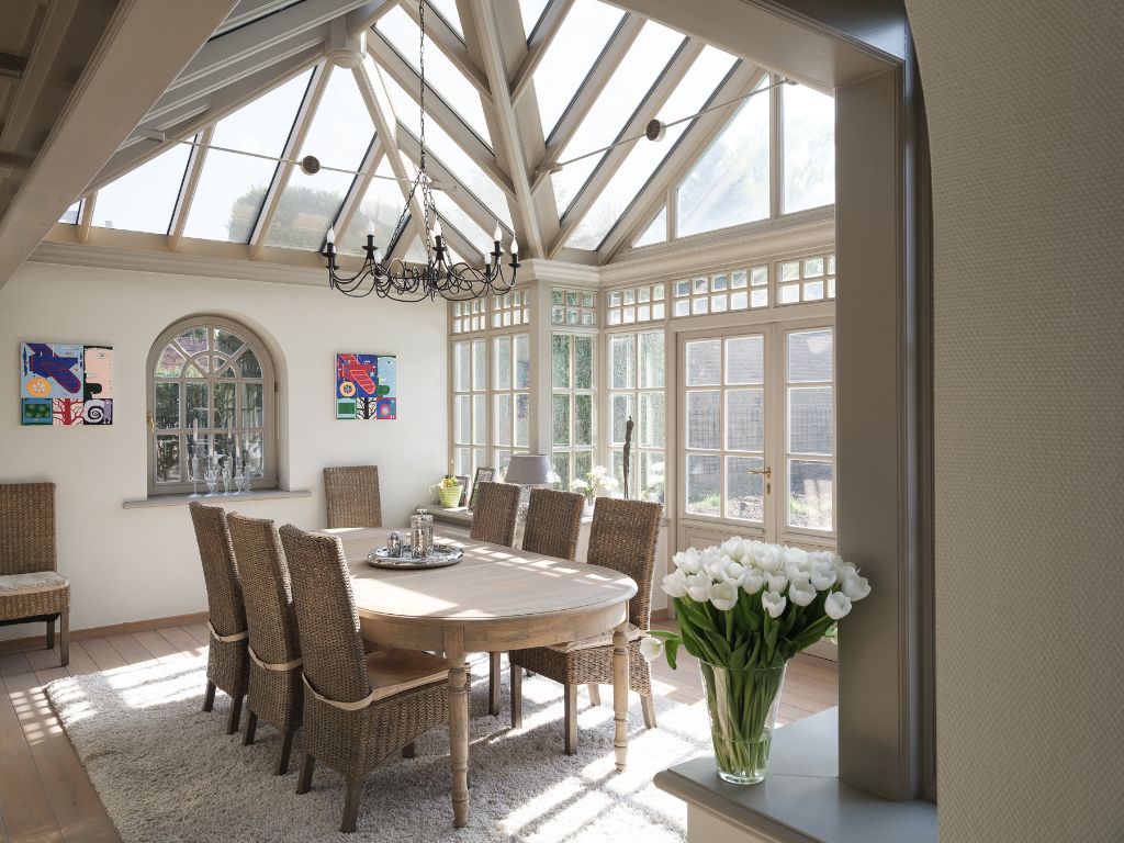 Instapklare, vrijstaande woning met zwembad op een zonnig perceel, drie slaapkamers en de mogelijkheid voor een praktijkruimte in een rustige omgeving. foto 4