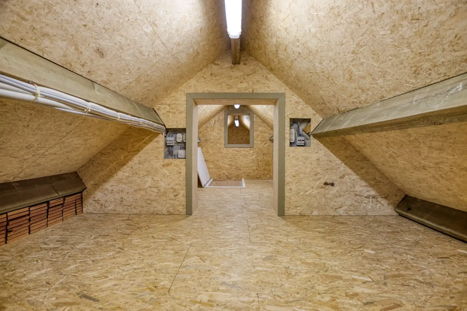 Landelijk en stijlvol wonen in alle rust – Ruime villa met fraai aangelegde tuin foto 27
